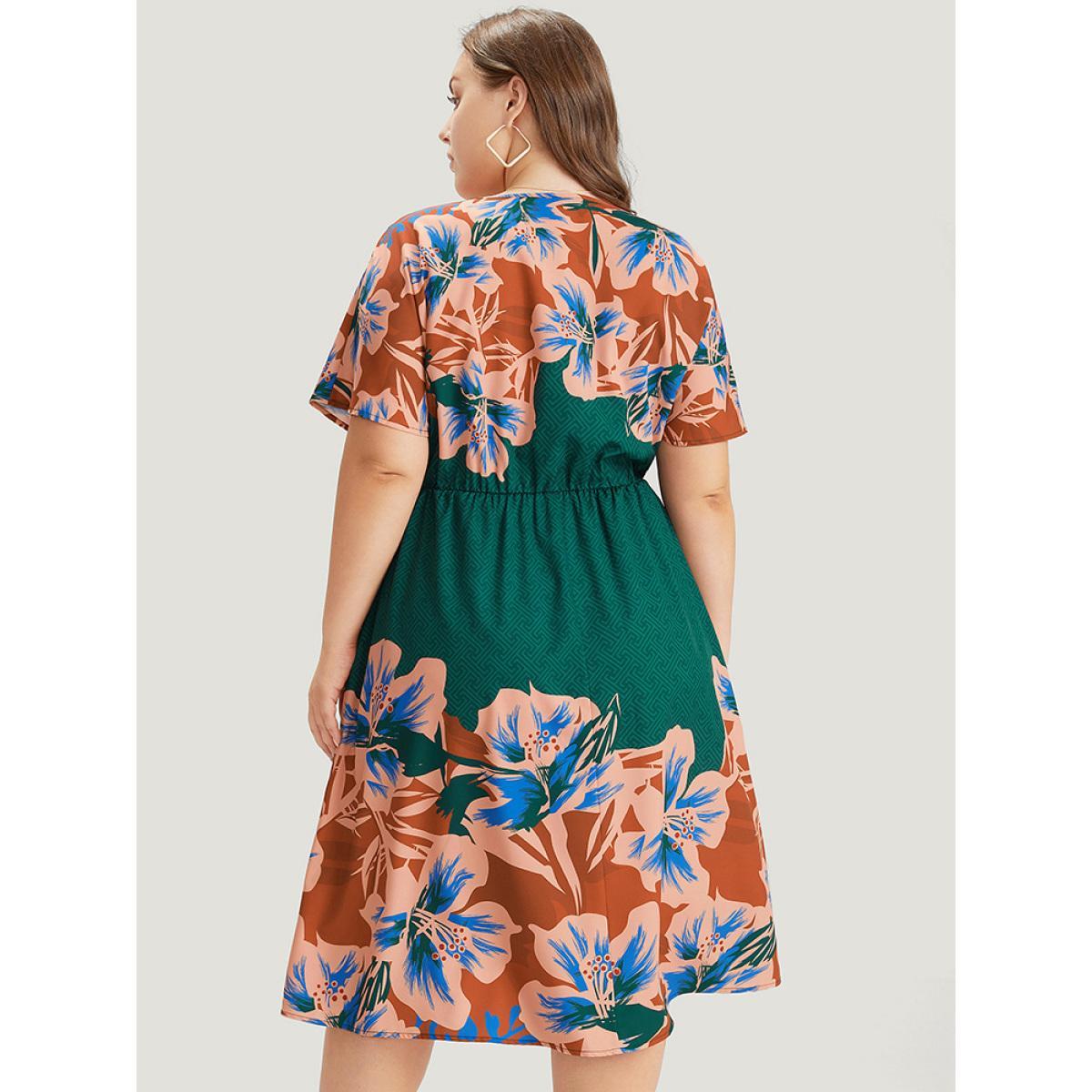 Plus Size Floral Print Contrast V Neck Pocket Gathered Ruffles Dress Green Women Elegant V-neck Short sleeve Curvy Midi Dress BloomChic 30/6X Product Image