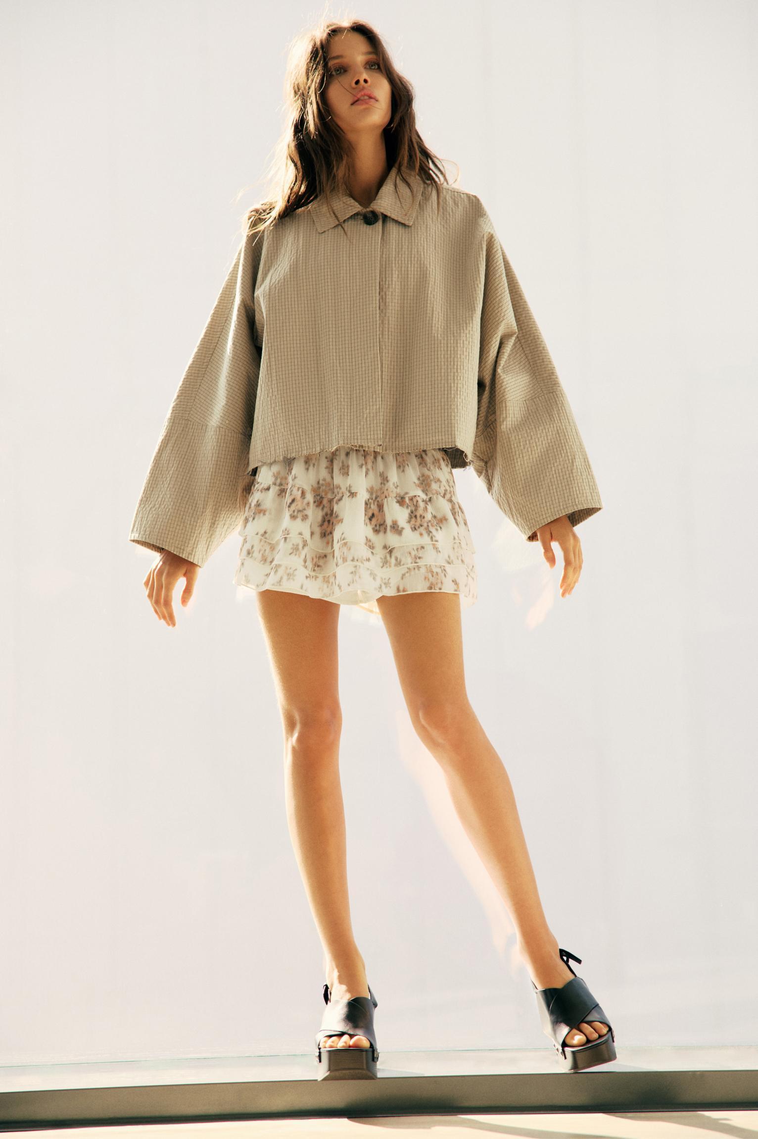 Cropped check trench coat Product Image