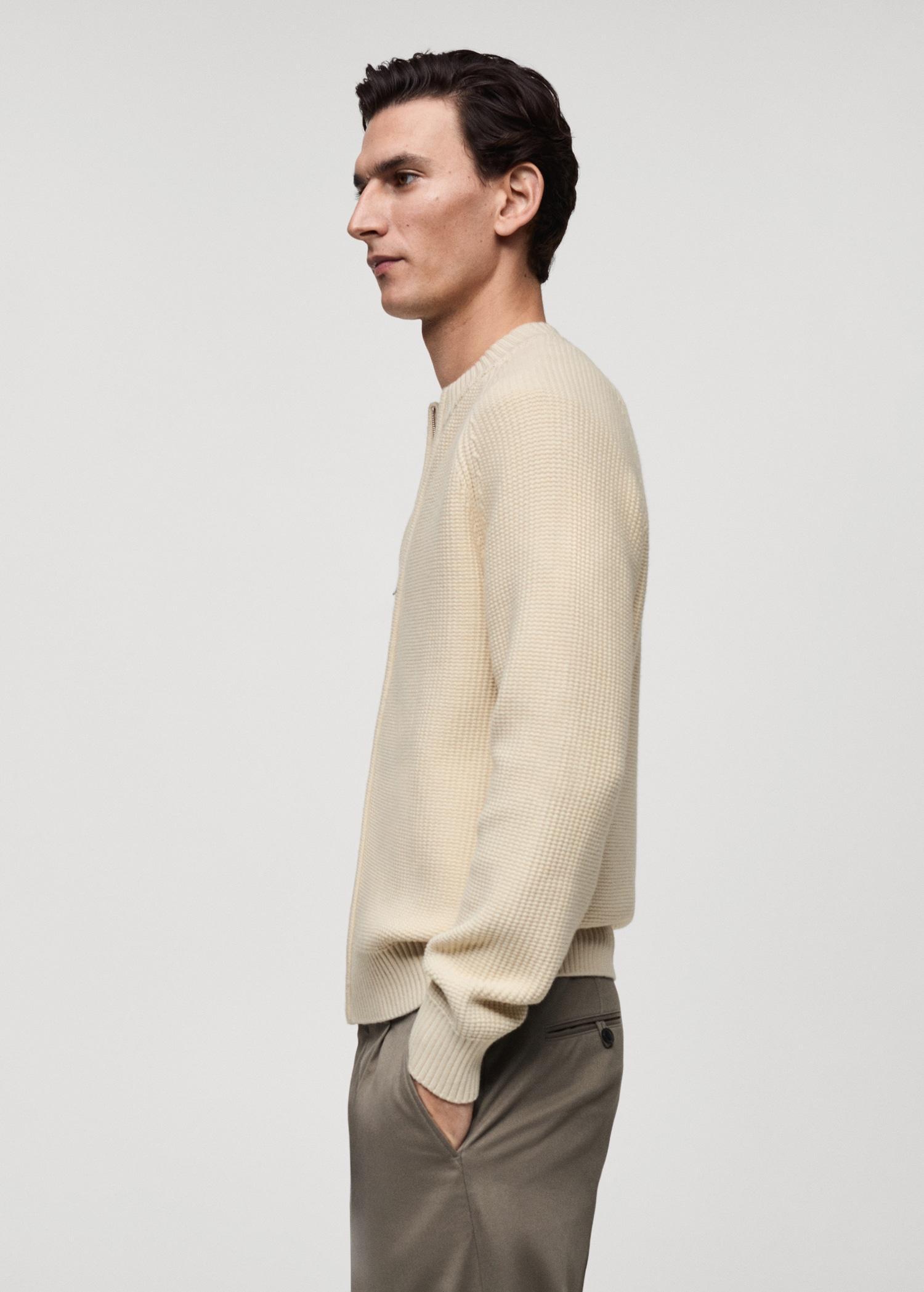 Structured knitted cardigan with zip - Men | MANGO USA Product Image