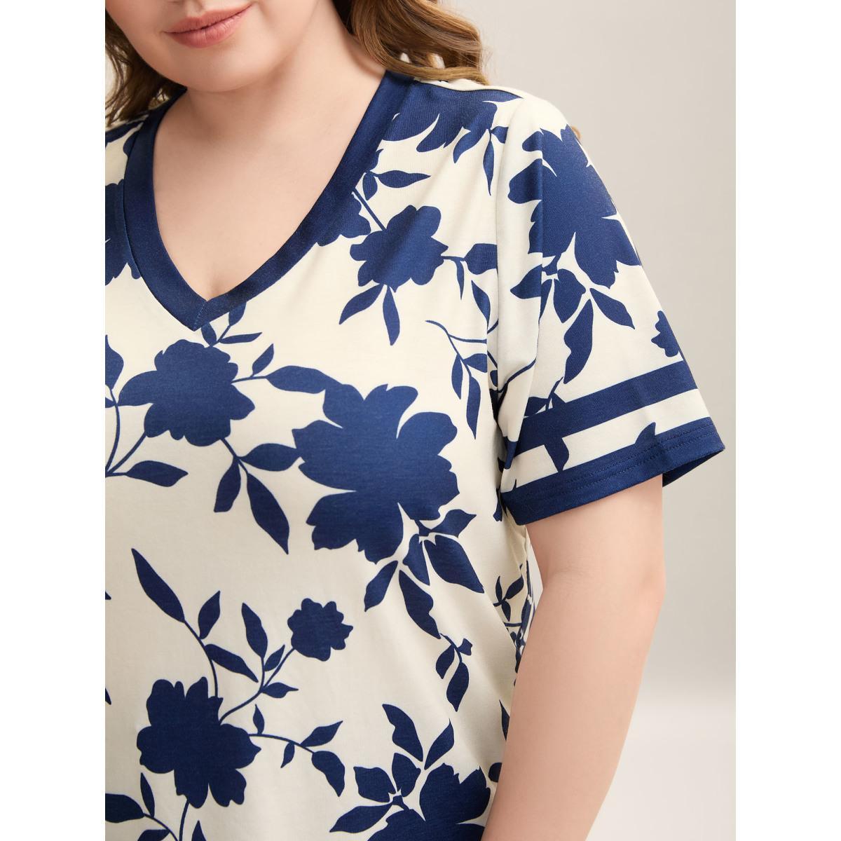Plus Size Silhouette Floral Print Contrast Hem T-Shirt Apricot Women Casual Contrast Natural Flowers V-neck Everyday T-shirts BloomChic 18-20/2X Product Image