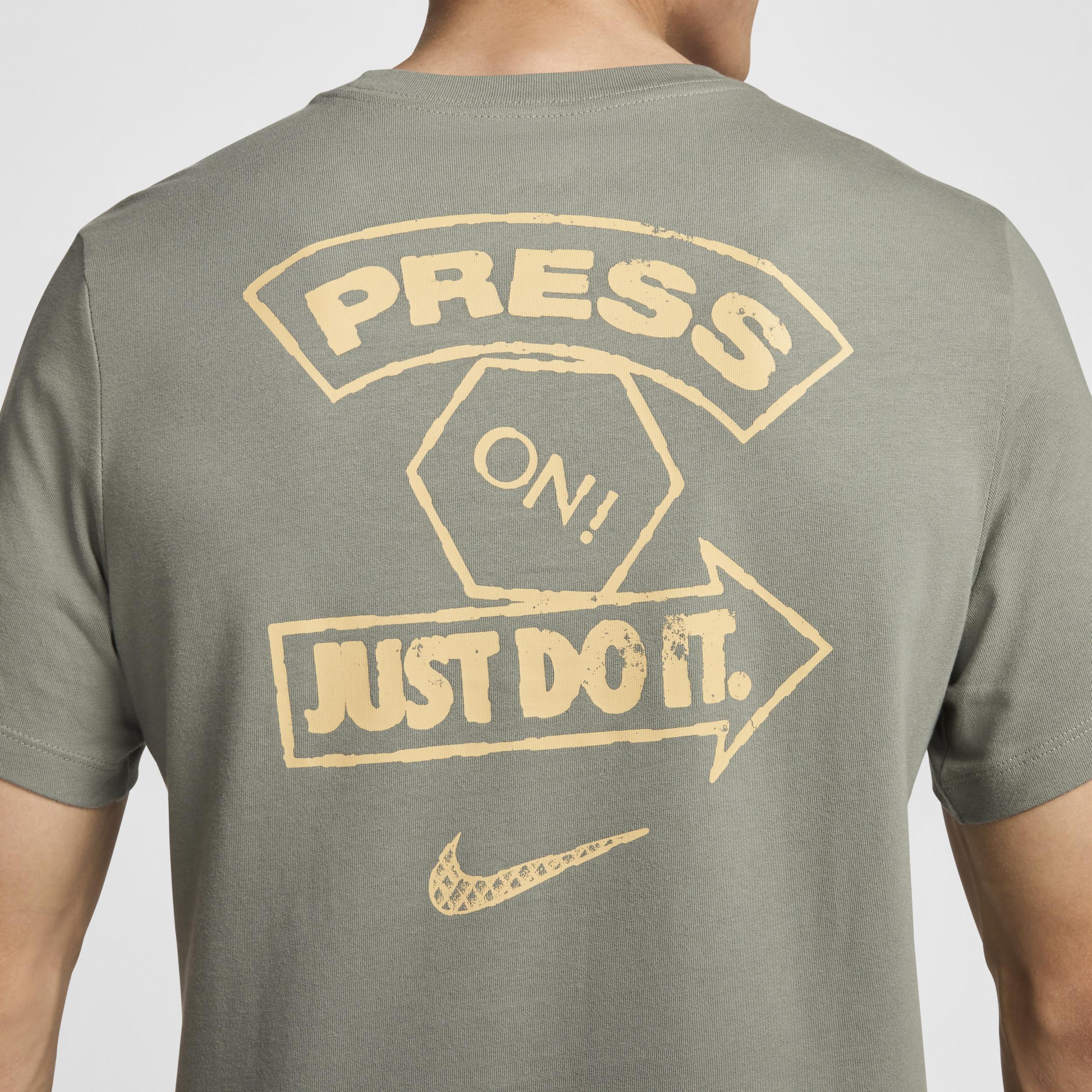 Nike Men's Fitness T-Shirt Product Image