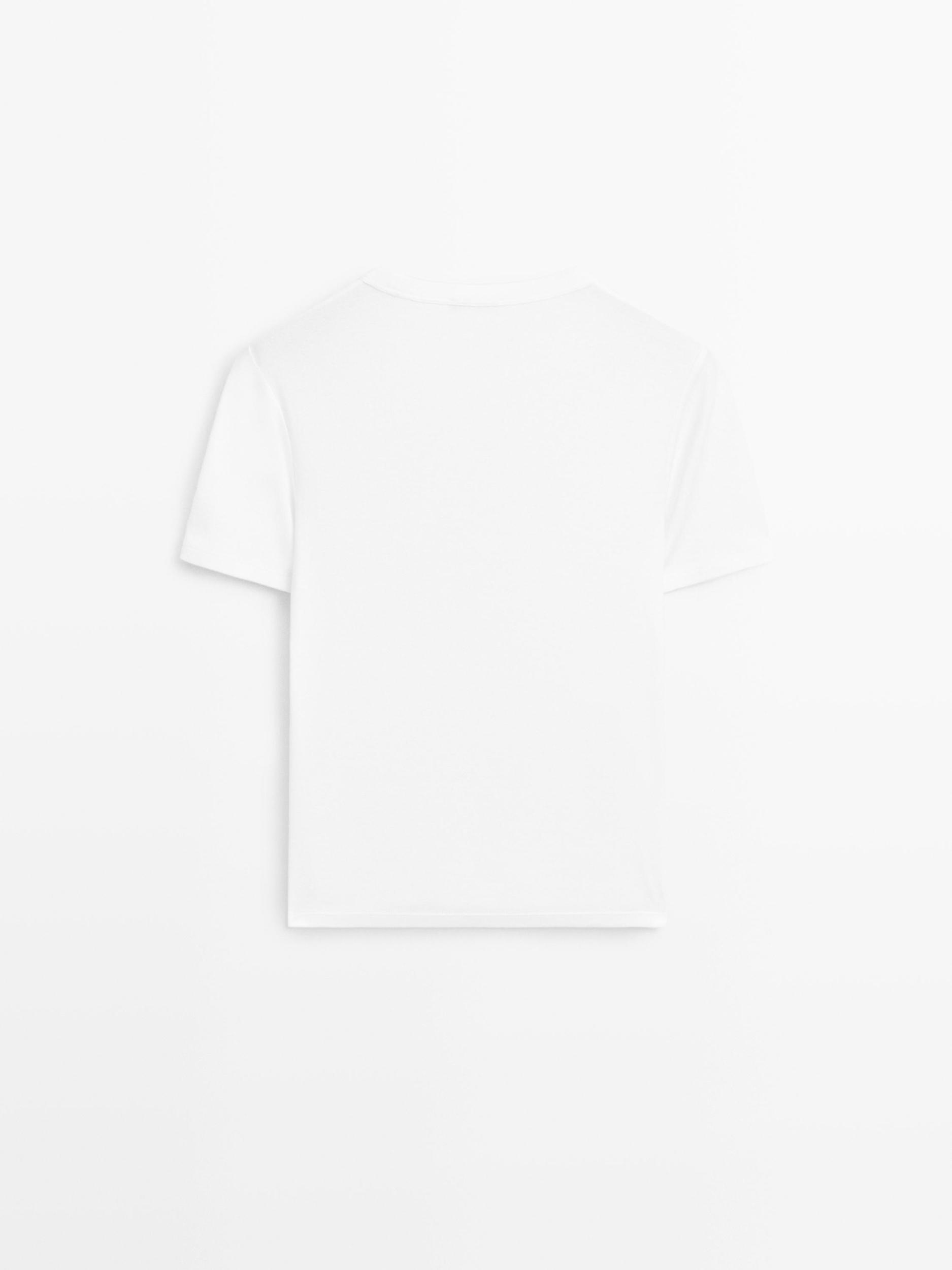 100% cotton V-neck T-shirt Product Image