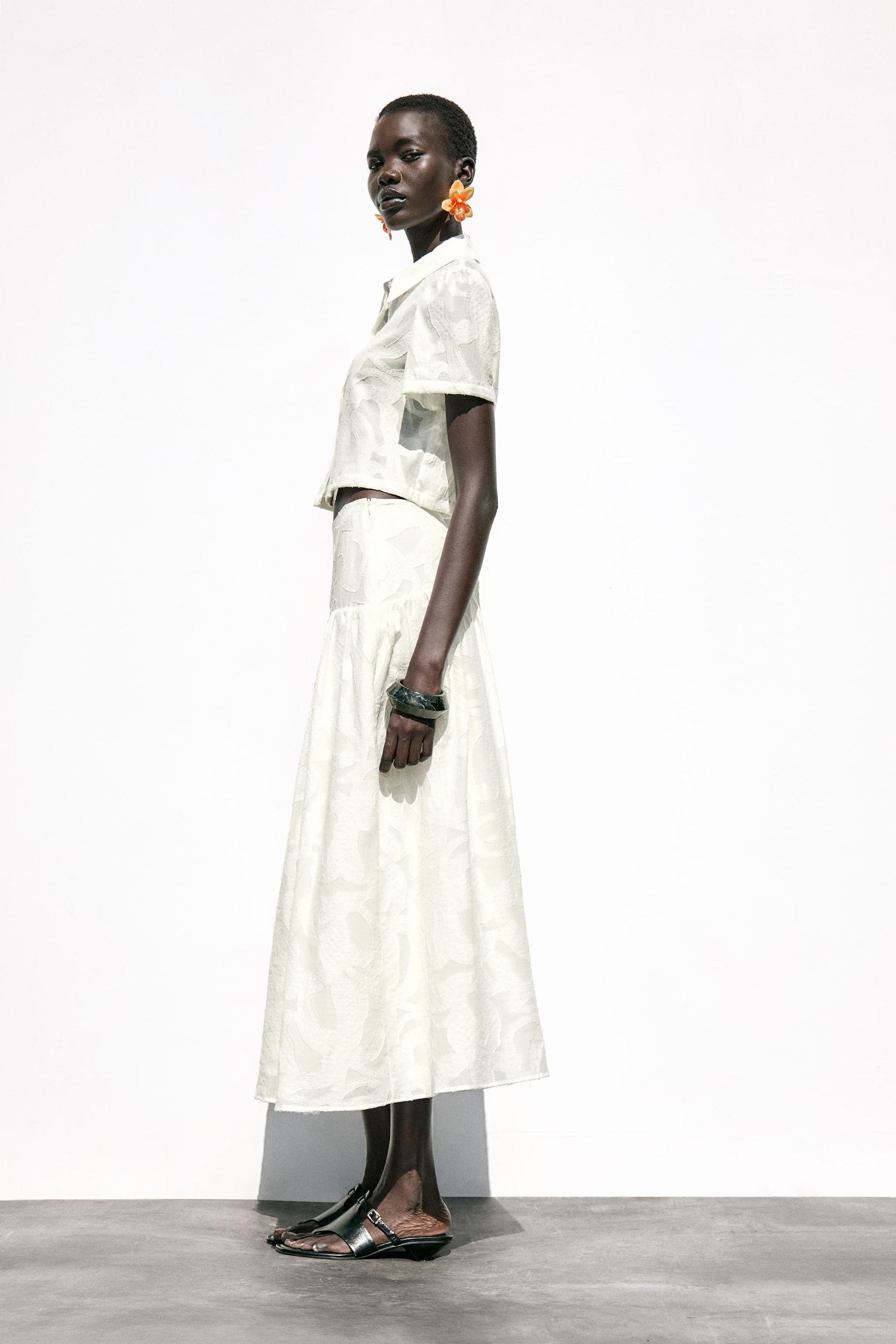 TEXTURED MIDI SKIRT Product Image