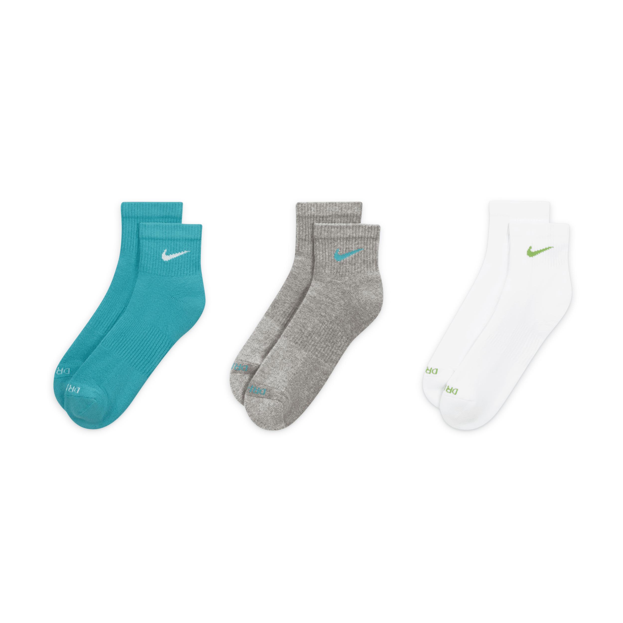 Nike Everyday Plus Cushioned Training Ankle Socks (3 Pairs) Product Image