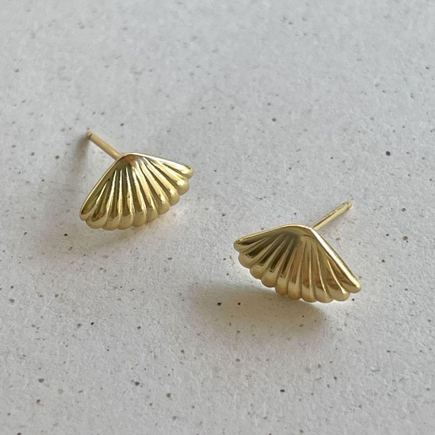 Shell Stud Earring Product Image