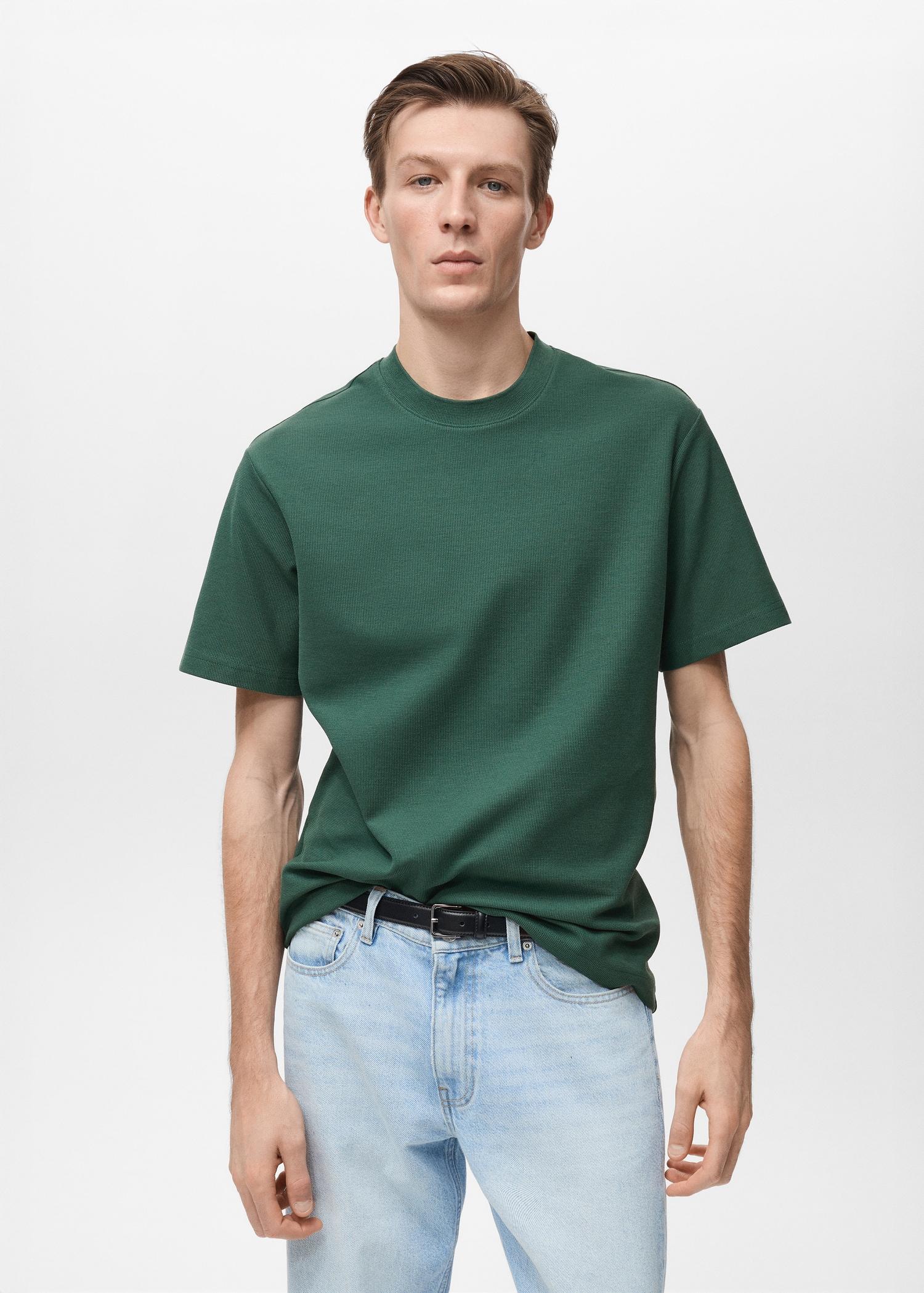 Regular-fit textured t-shirt - Men | MANGO USA Product Image