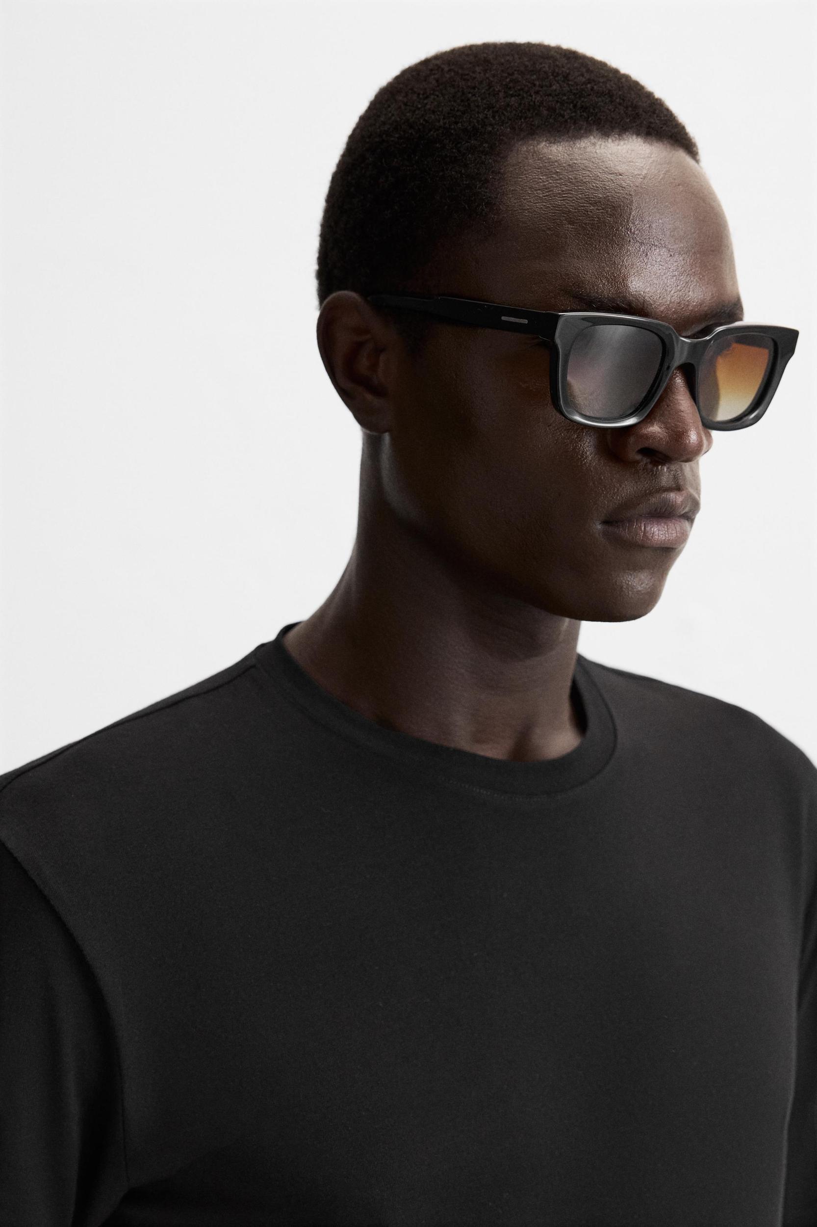 BASIC SLIM FIT T-SHIRT Product Image