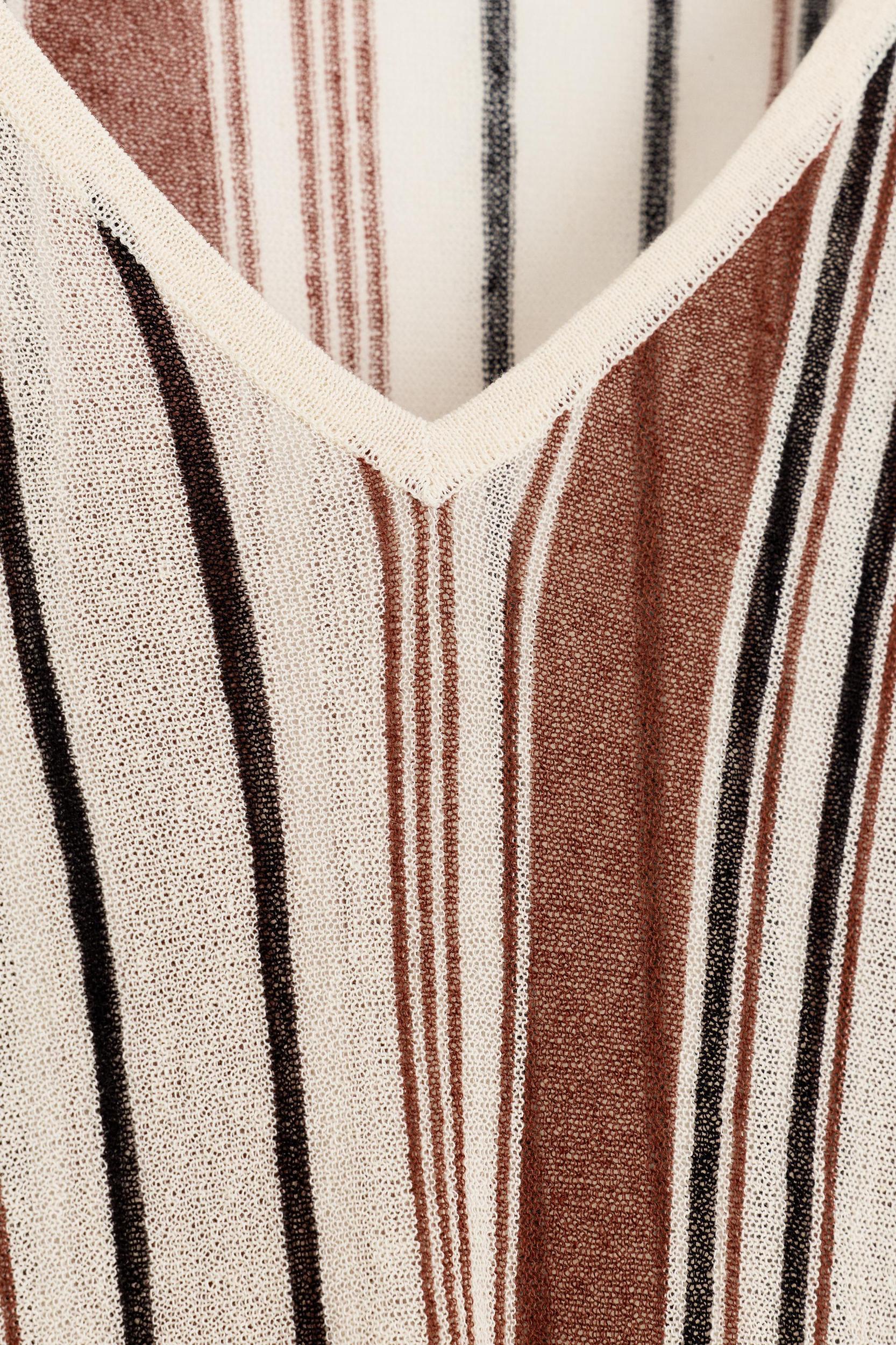 V NCK STRP JRSY Product Image