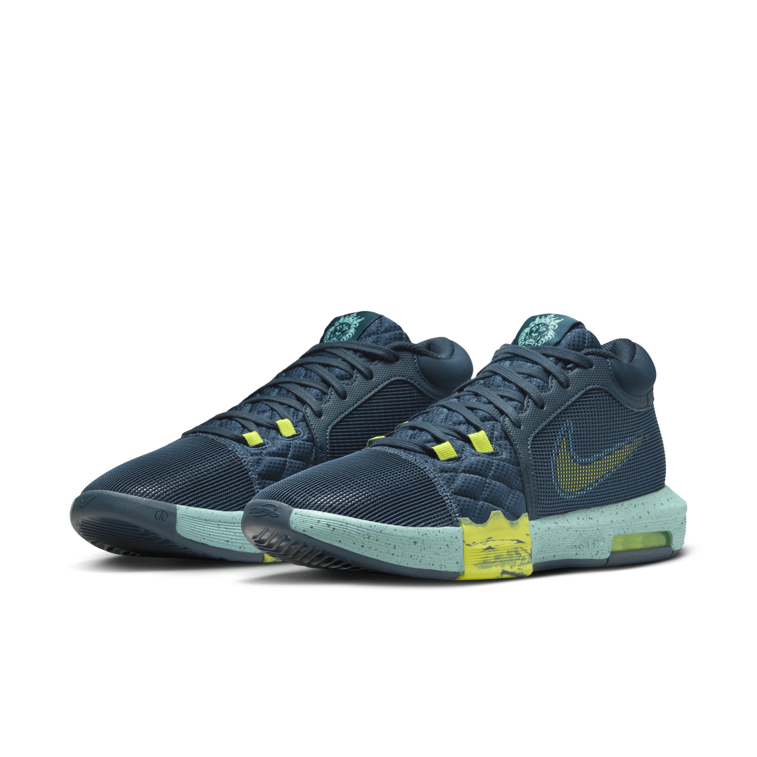 Nike Men's LeBron Witness 8 Basketball Shoes Product Image