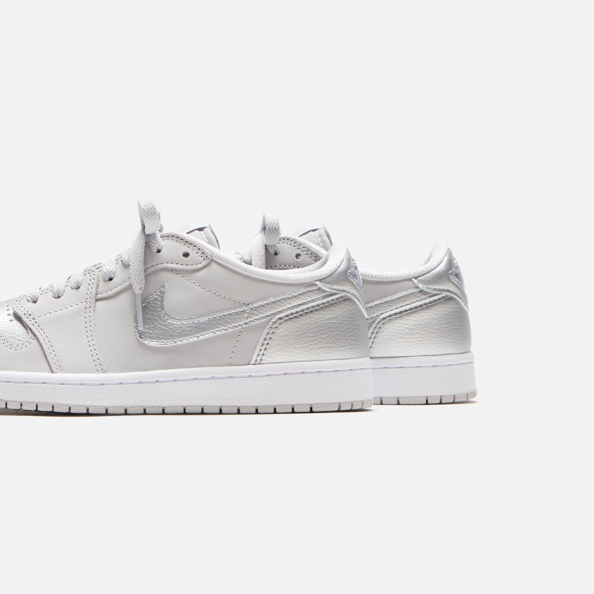 Jordan Air Jordan 1 Low OG - Neutral Grey / Metallic Silver / White Male Product Image