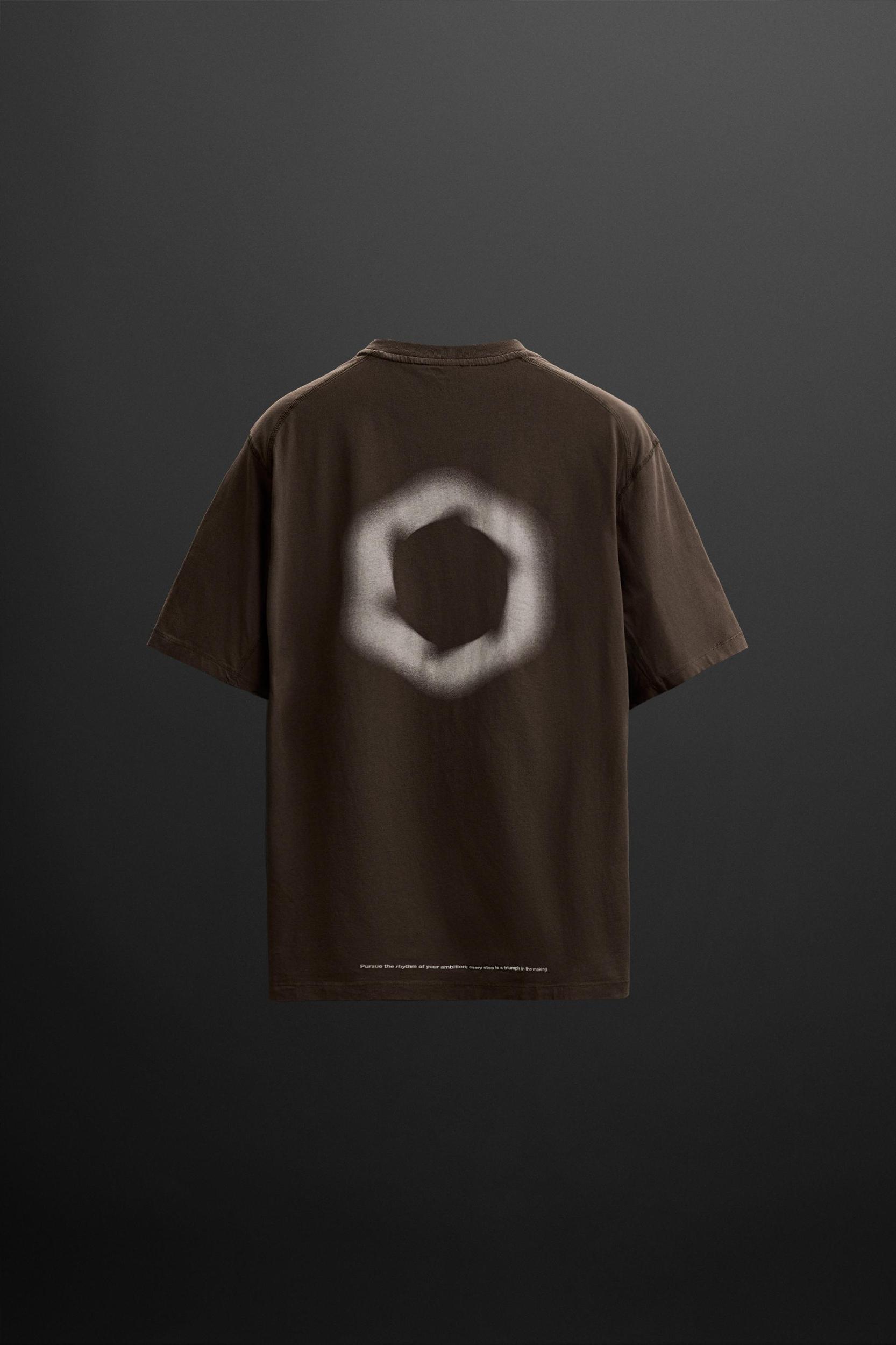 RUNNING GRAPHIC PRINT T-SHIRT Product Image