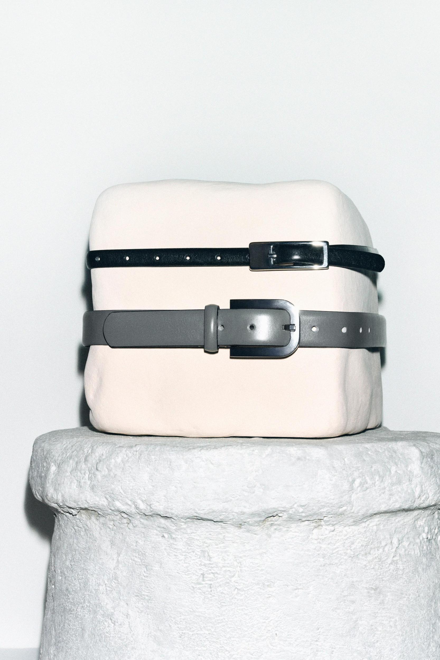 THIN LEATHER BELT Product Image