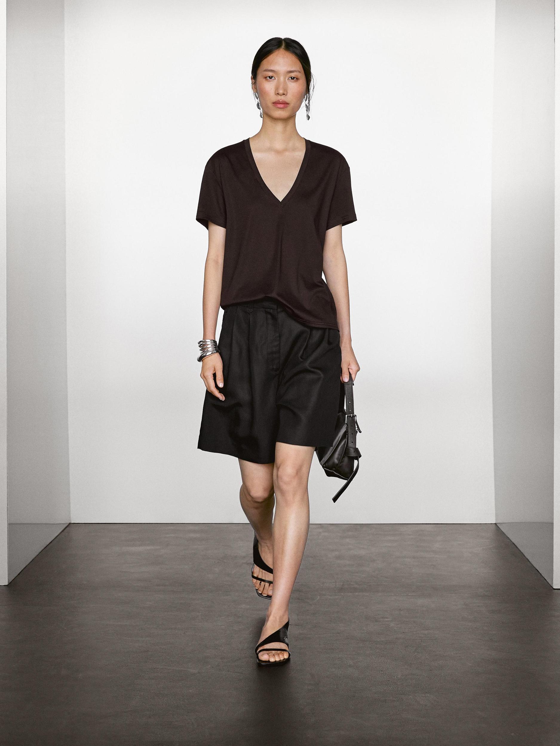 Pleated Bermuda shorts Product Image