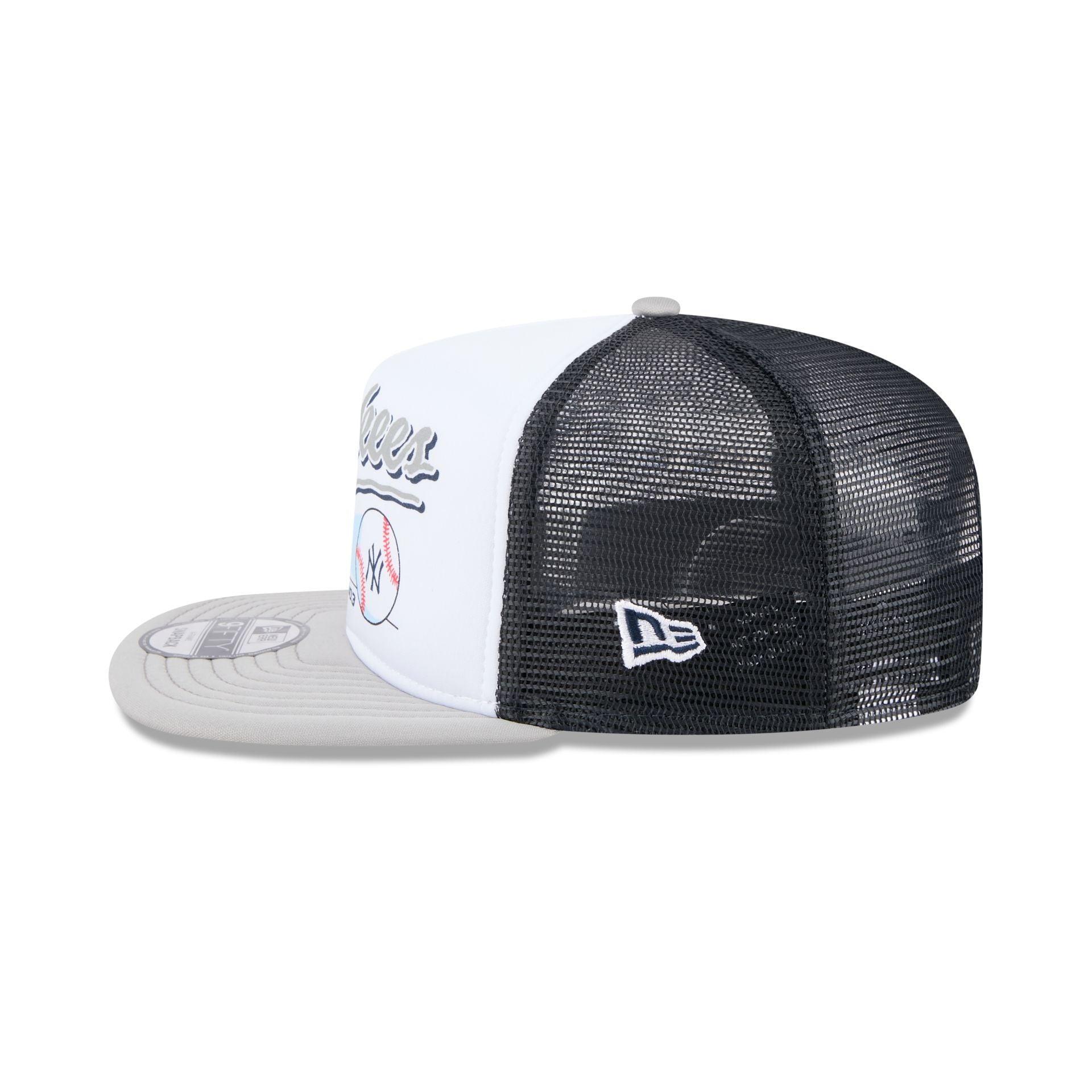 New York Yankees Retro Script 9FIFTY A-Frame Trucker Hat Male Product Image
