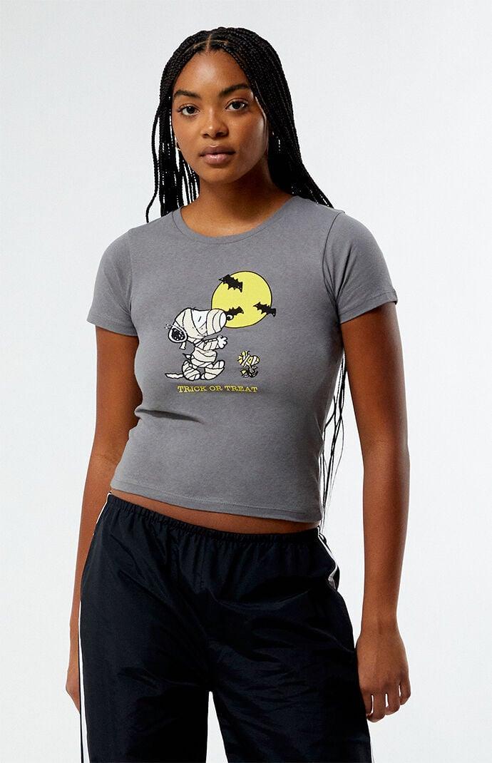 Peanuts Women's Snoopy Trick Or Treat T-Shirt Product Image