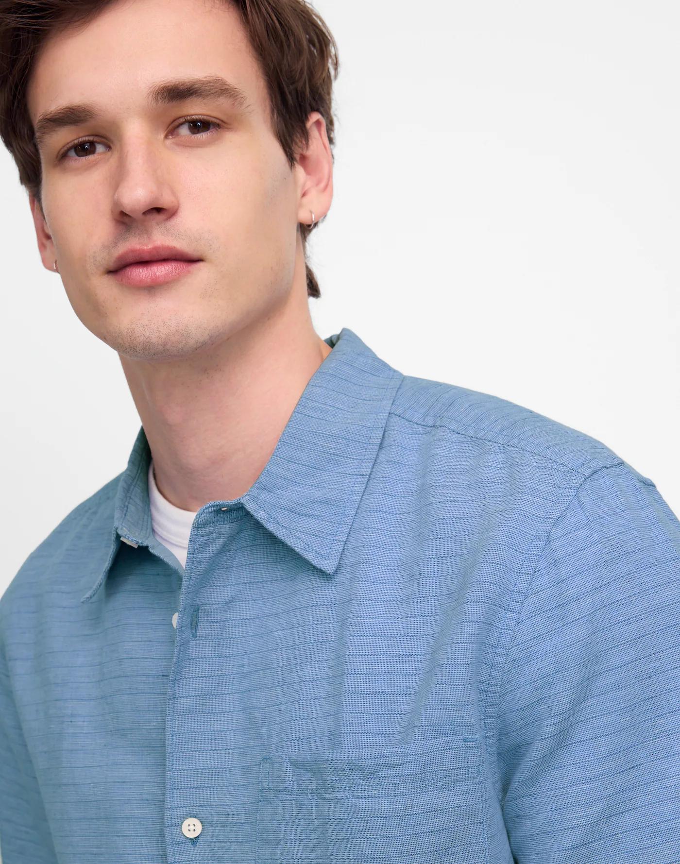 Button-Up Short-Sleeve Shirt in Cotton-Linen Blend Product Image