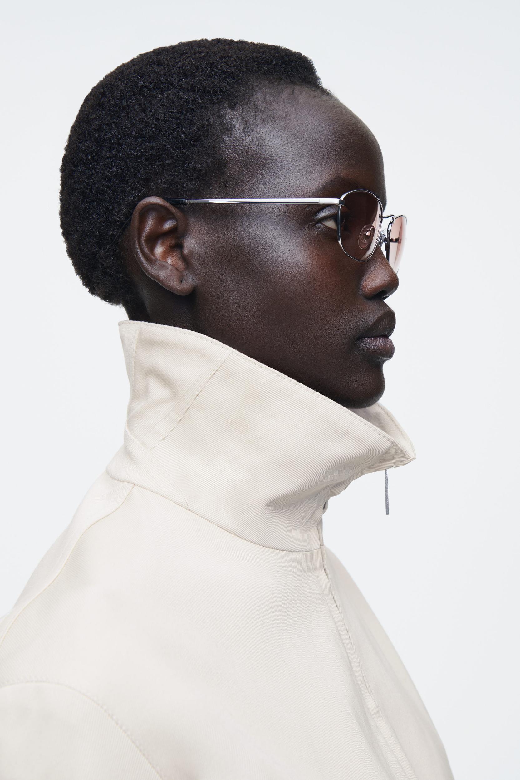 WIRE-FRAME CAT-EYE SUNGLASSES Product Image