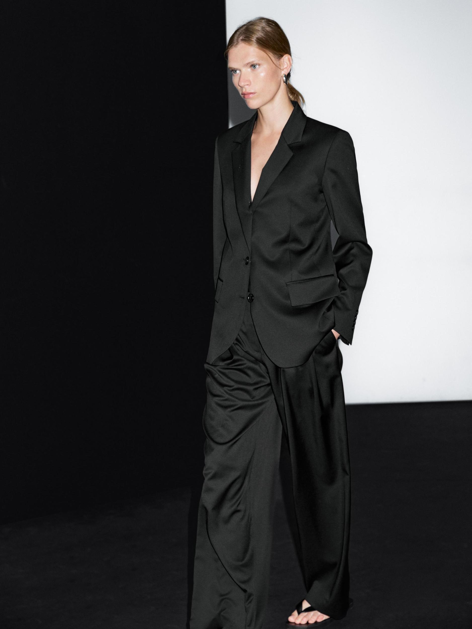 100% extra fine wool pleated trousers Product Image