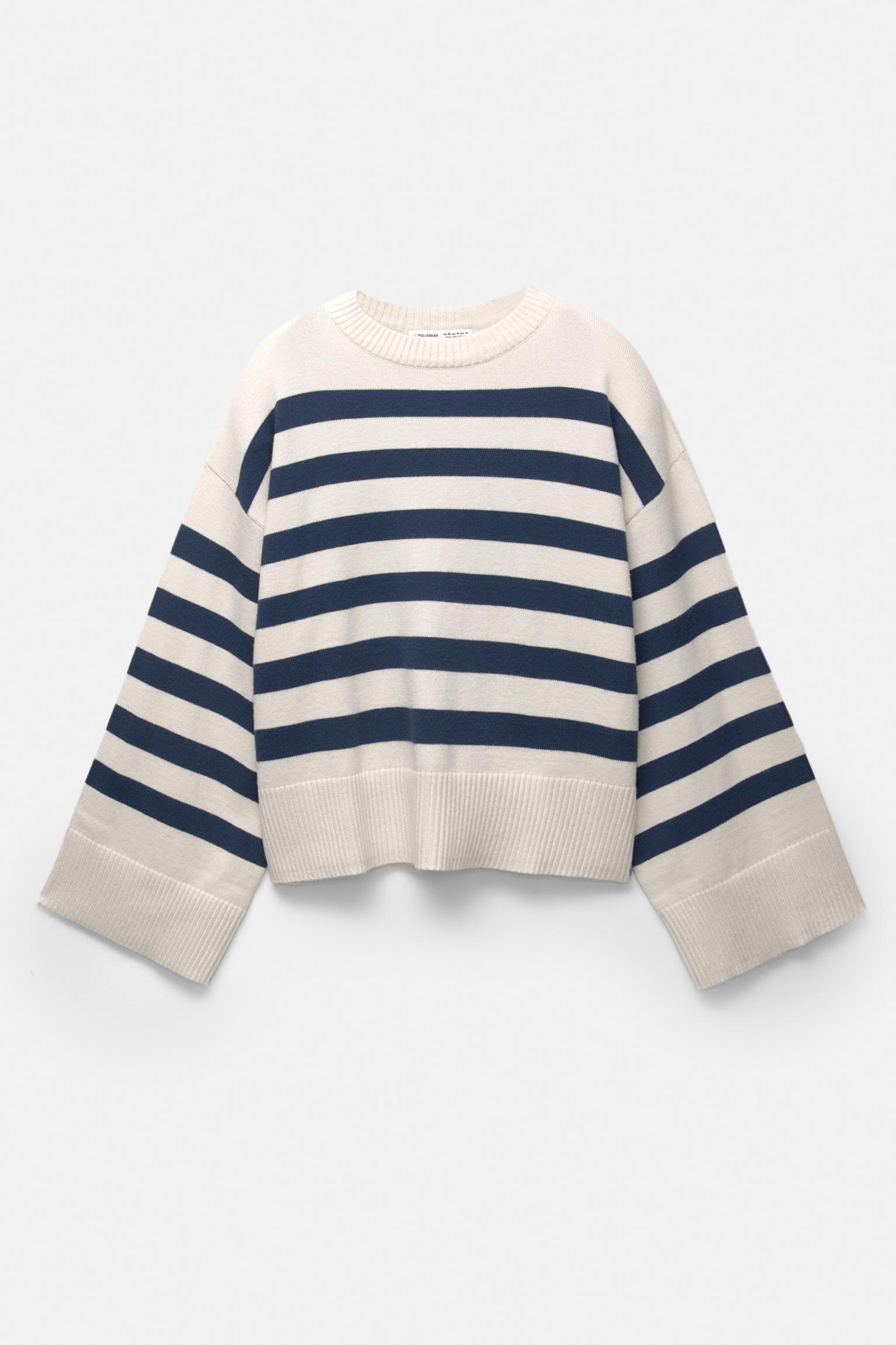 Sweater with wide sleeves Product Image