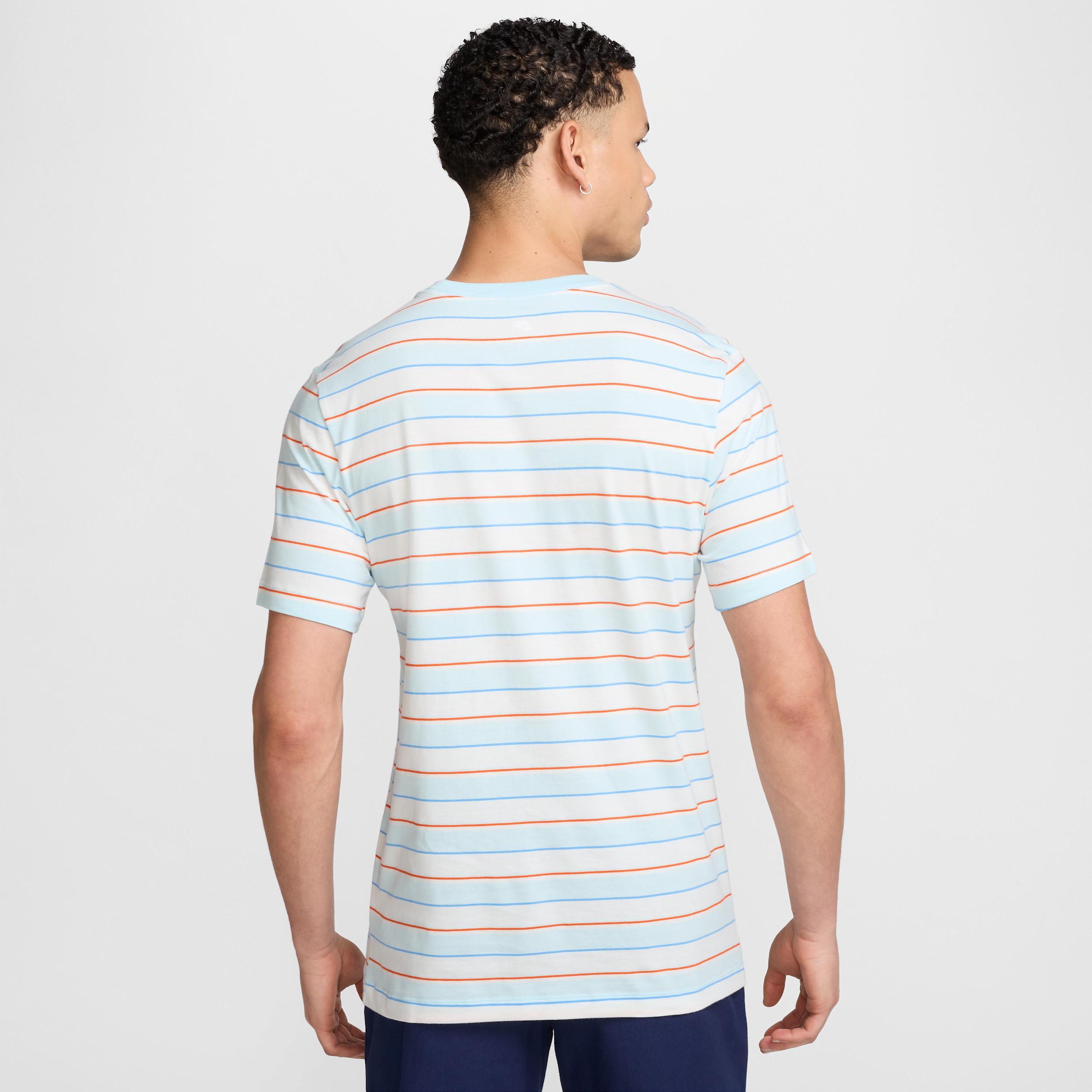 Nike Men's Club T-Shirt Product Image