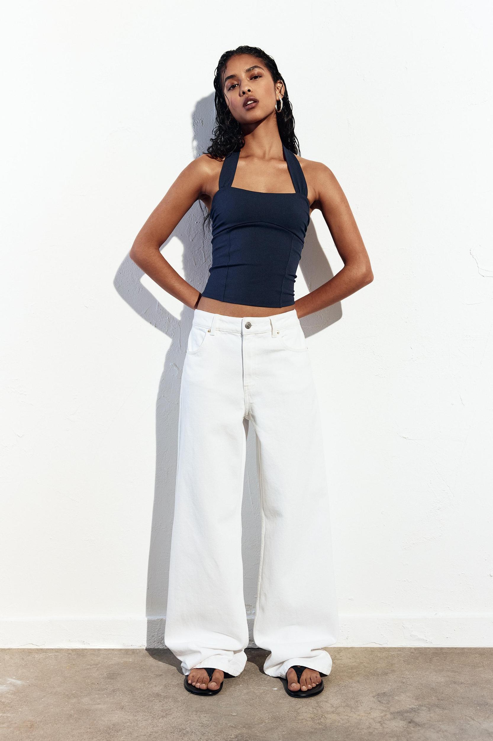 Top with straight neckline Product Image