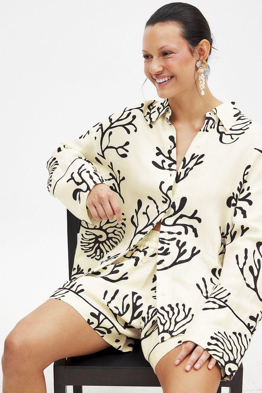 Viscose Wide Mid Waist Shorts Product Image