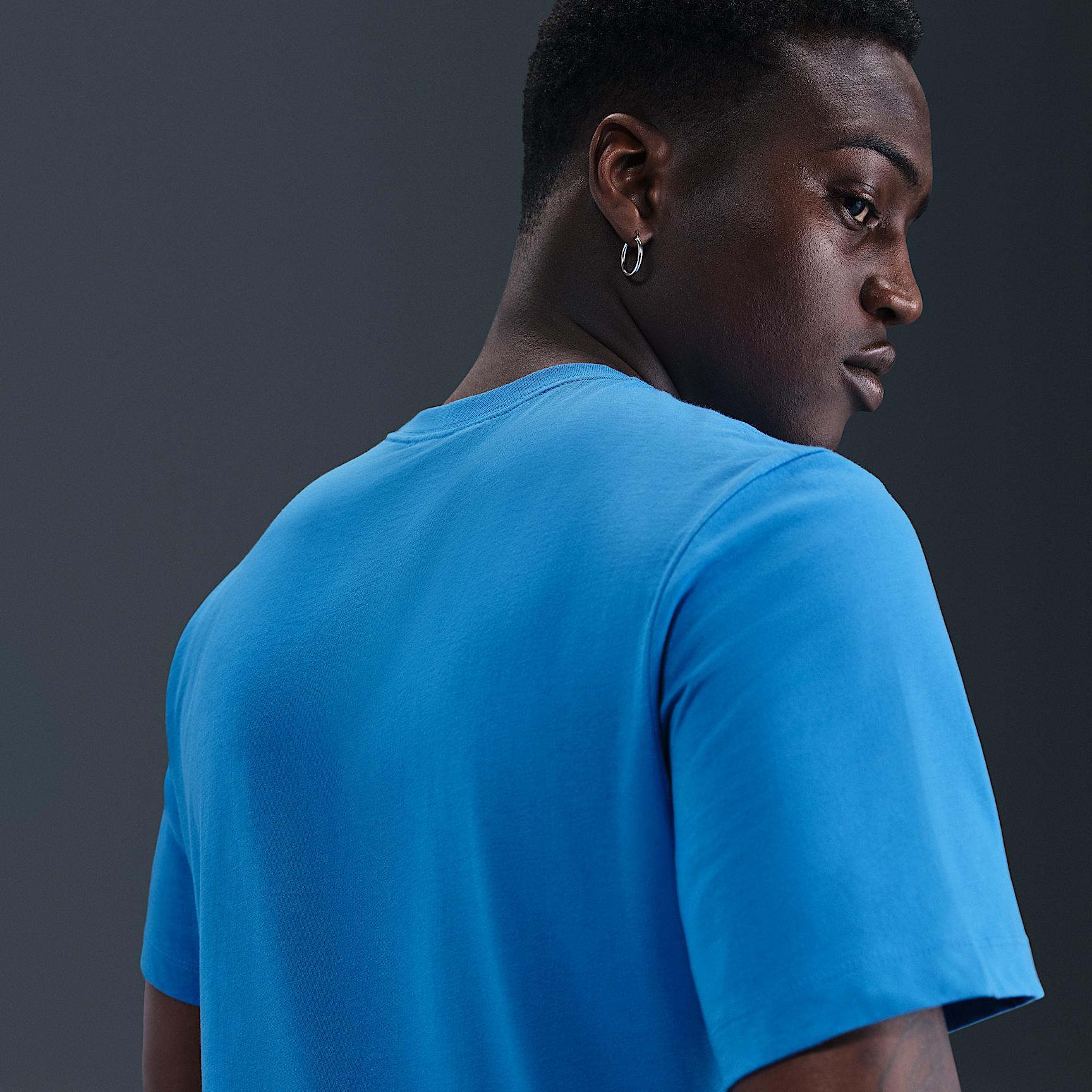 Mens Nike Sportswear Club T-Shirt | AR4997-435 Product Image