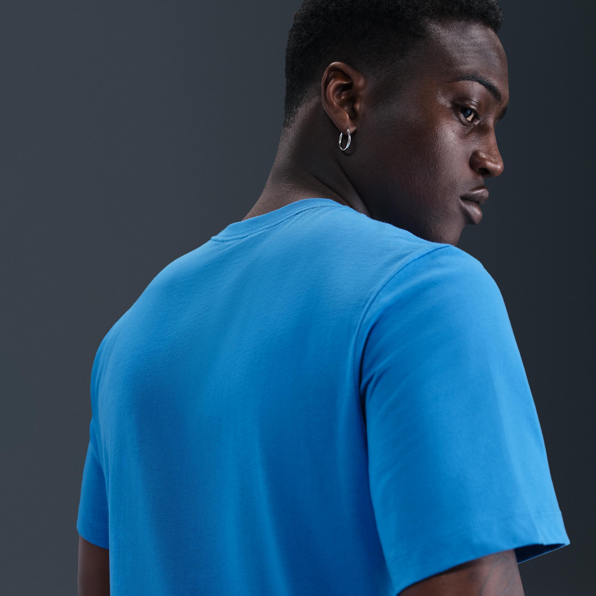 Mens Nike Sportswear Club T-Shirt | AR4997-435 Product Image