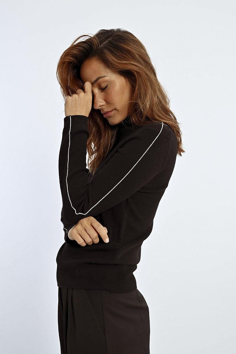 THIN TURTLENECK SWEATER Product Image