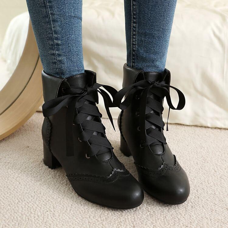 Chunky Heel Lace-Up Wingtip Brogue Short Boots Product Image