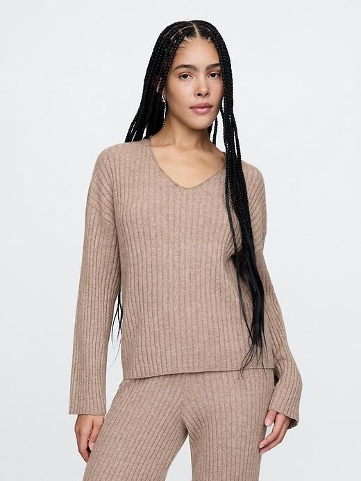 CashSoft Wide Rib V-Neck Sweater Product Image