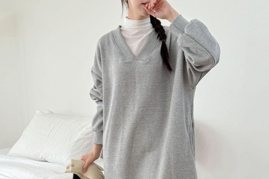 Long-Sleeve V-Neck Plain Loose-Fit Midi Dress Product Image