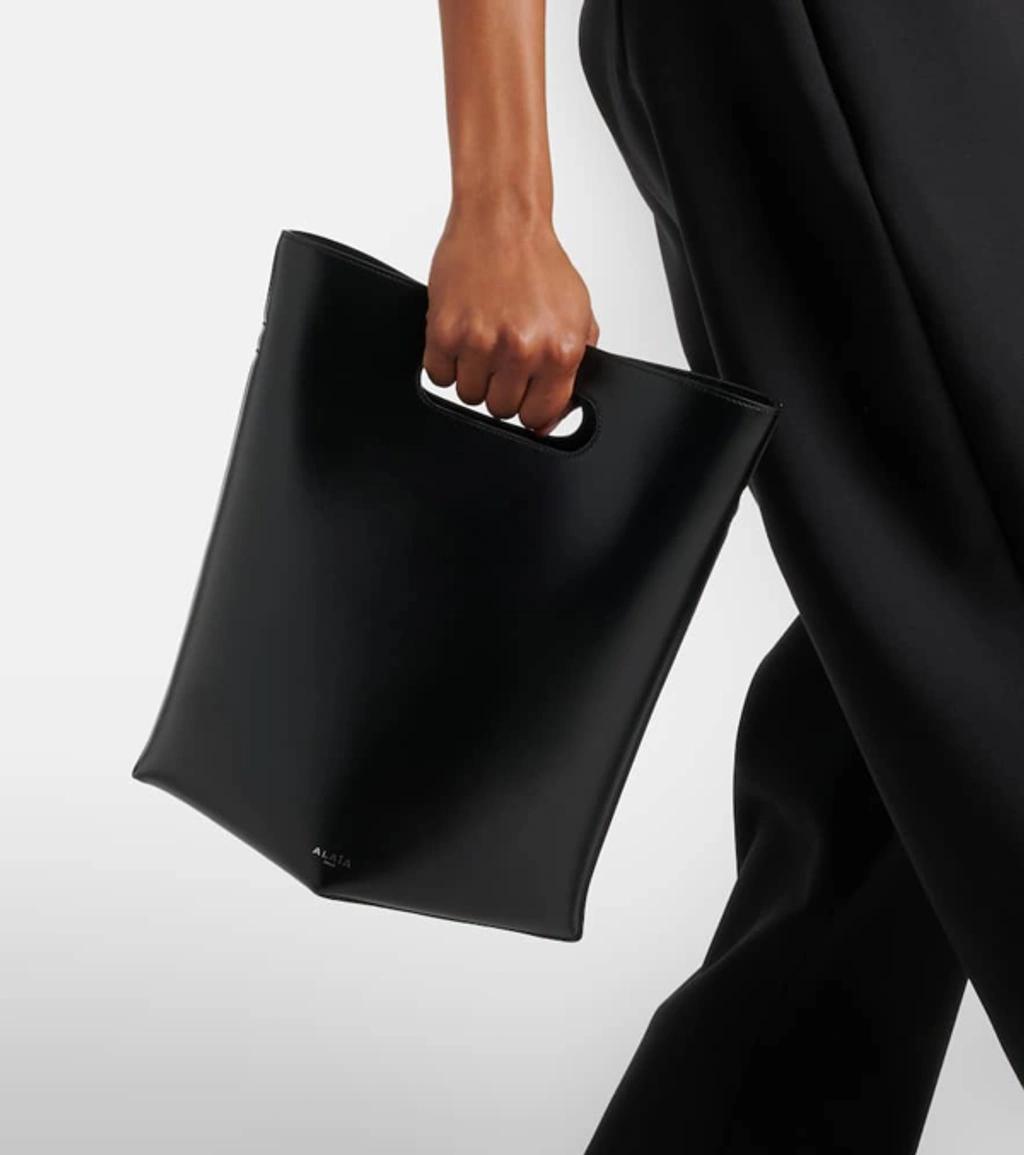 ALAÏA Small Folded Leather Tote Bag In Noir Product Image