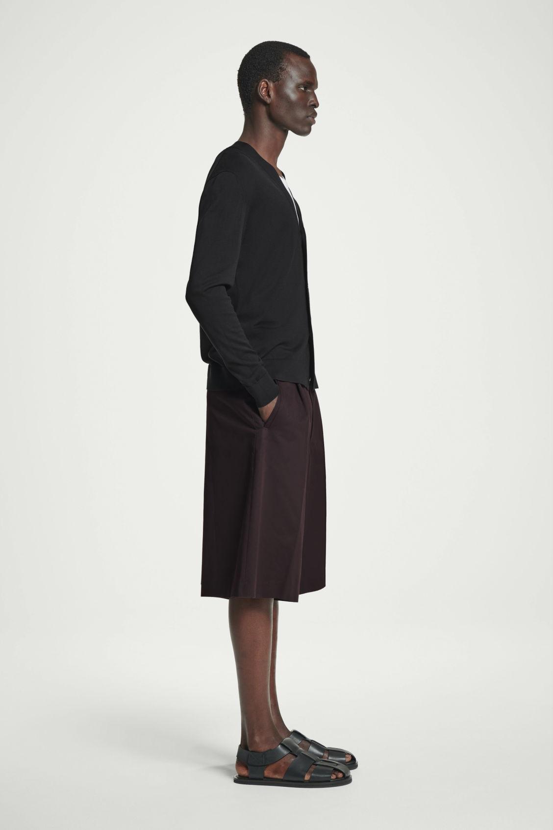 TAILORED WIDE-LEG SHORTS Product Image