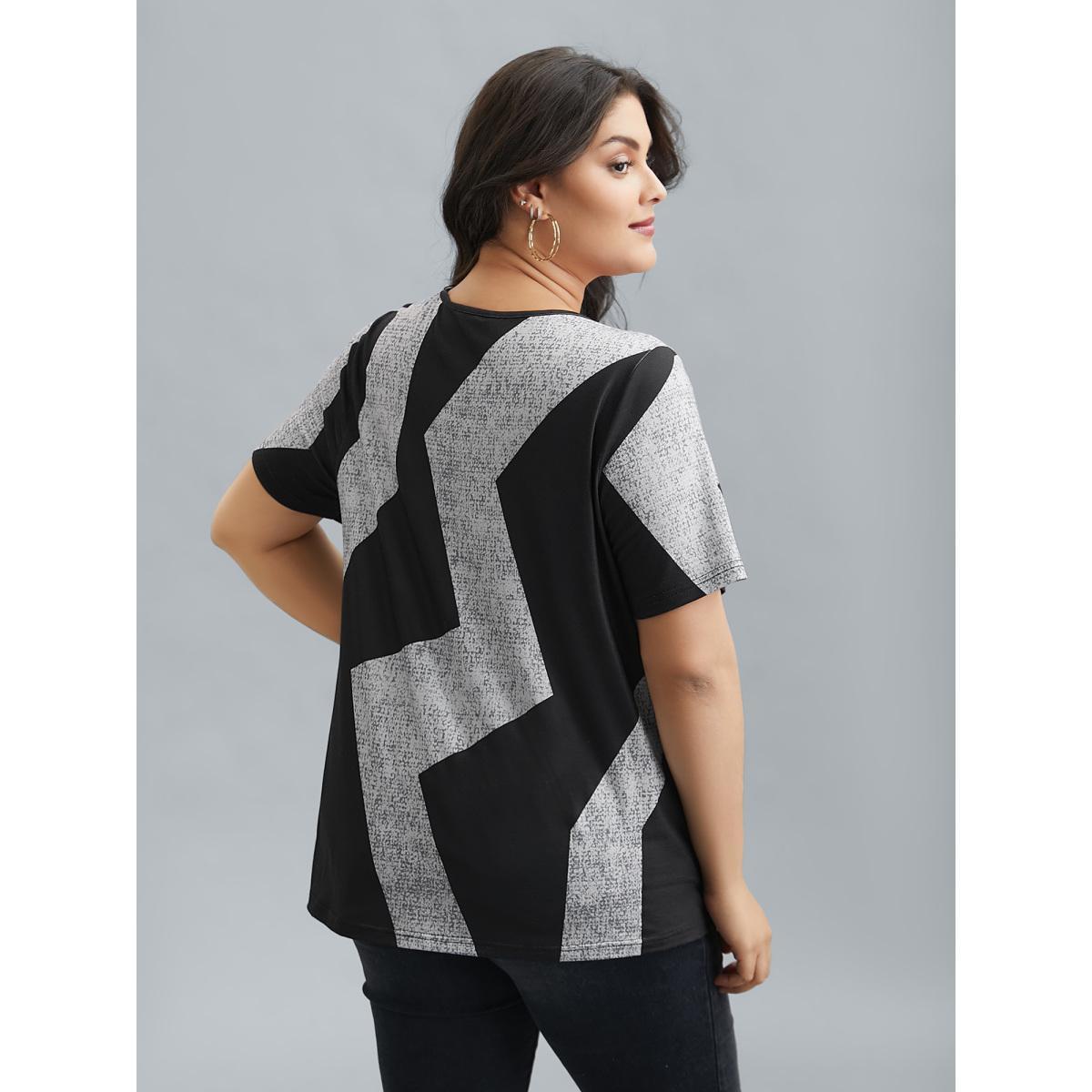 Plus Size Color-Block Textured Stretchy T-Shirt Black Women Casual Contrast V-neck Everyday T-shirts BloomChic 28/5X Product Image