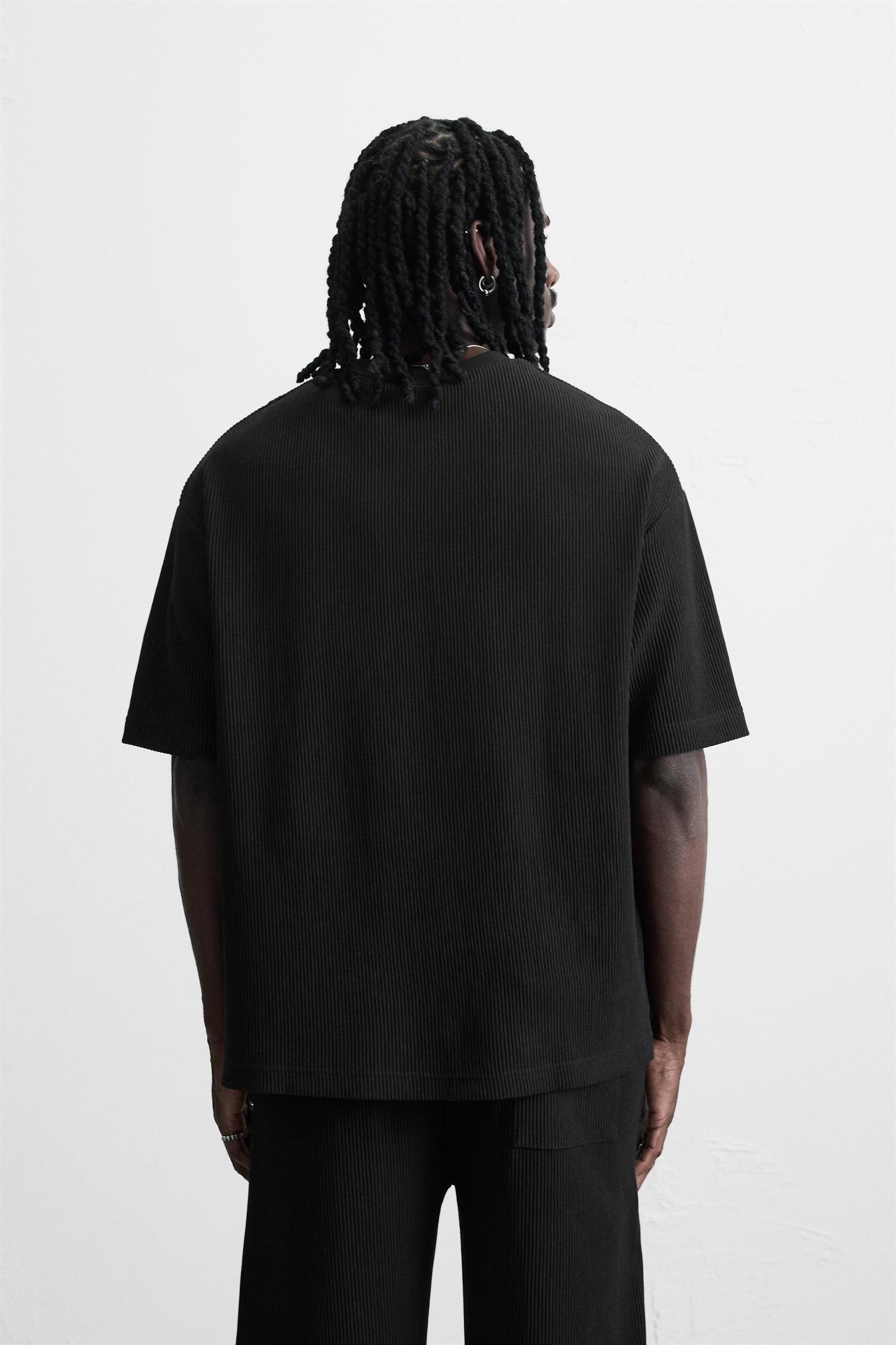 VERTICAL TEXTURED T-SHIRT Product Image