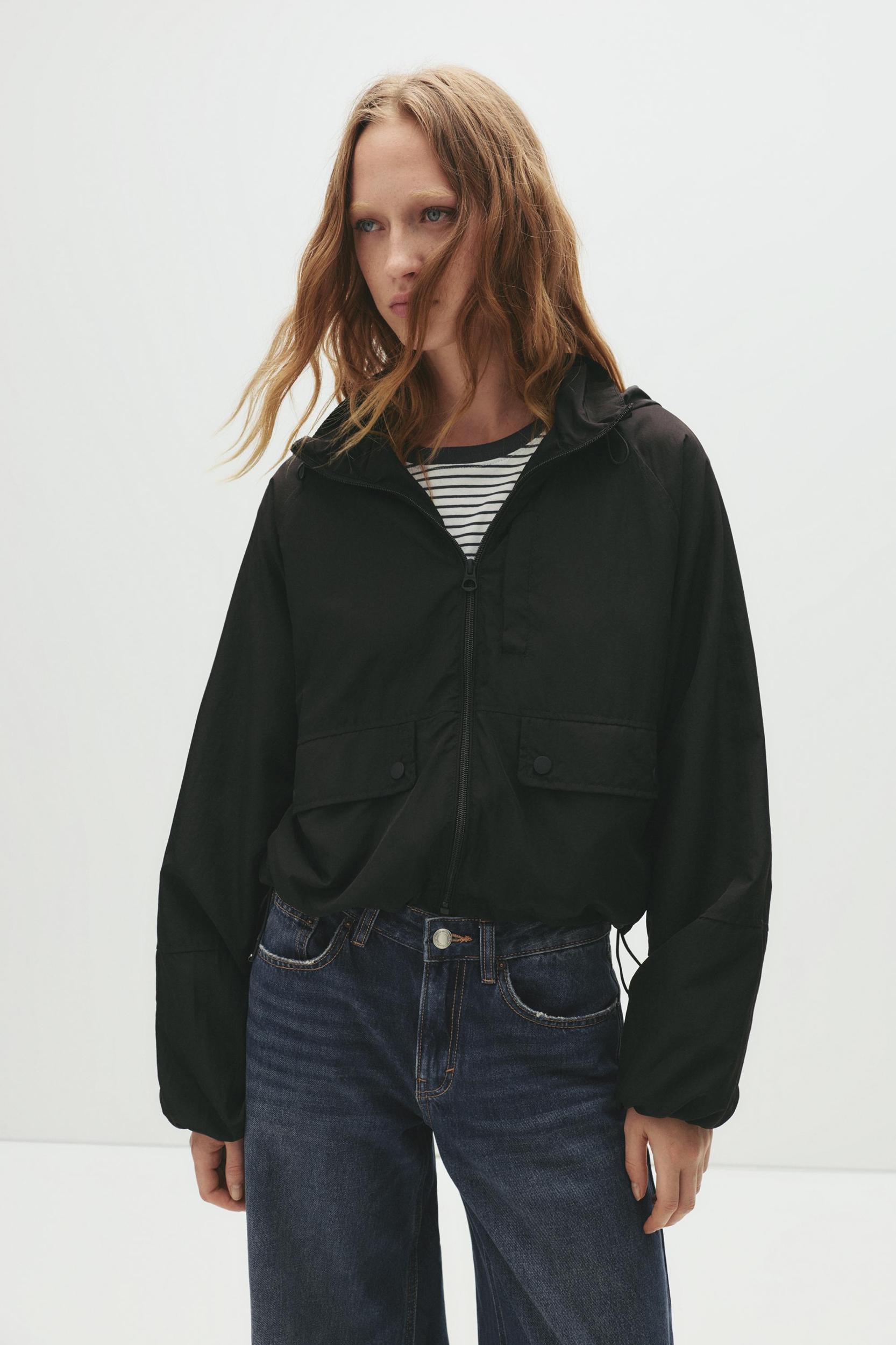 Short lightweight hooded jacket Product Image