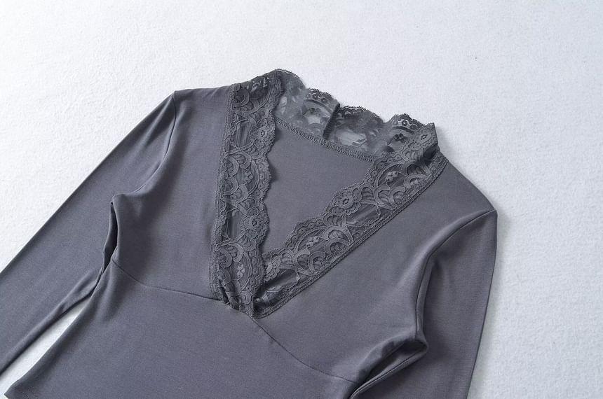 Bell Sleeve V-Neck Lace-Trim Plain Slim-Fit Crop Top Product Image