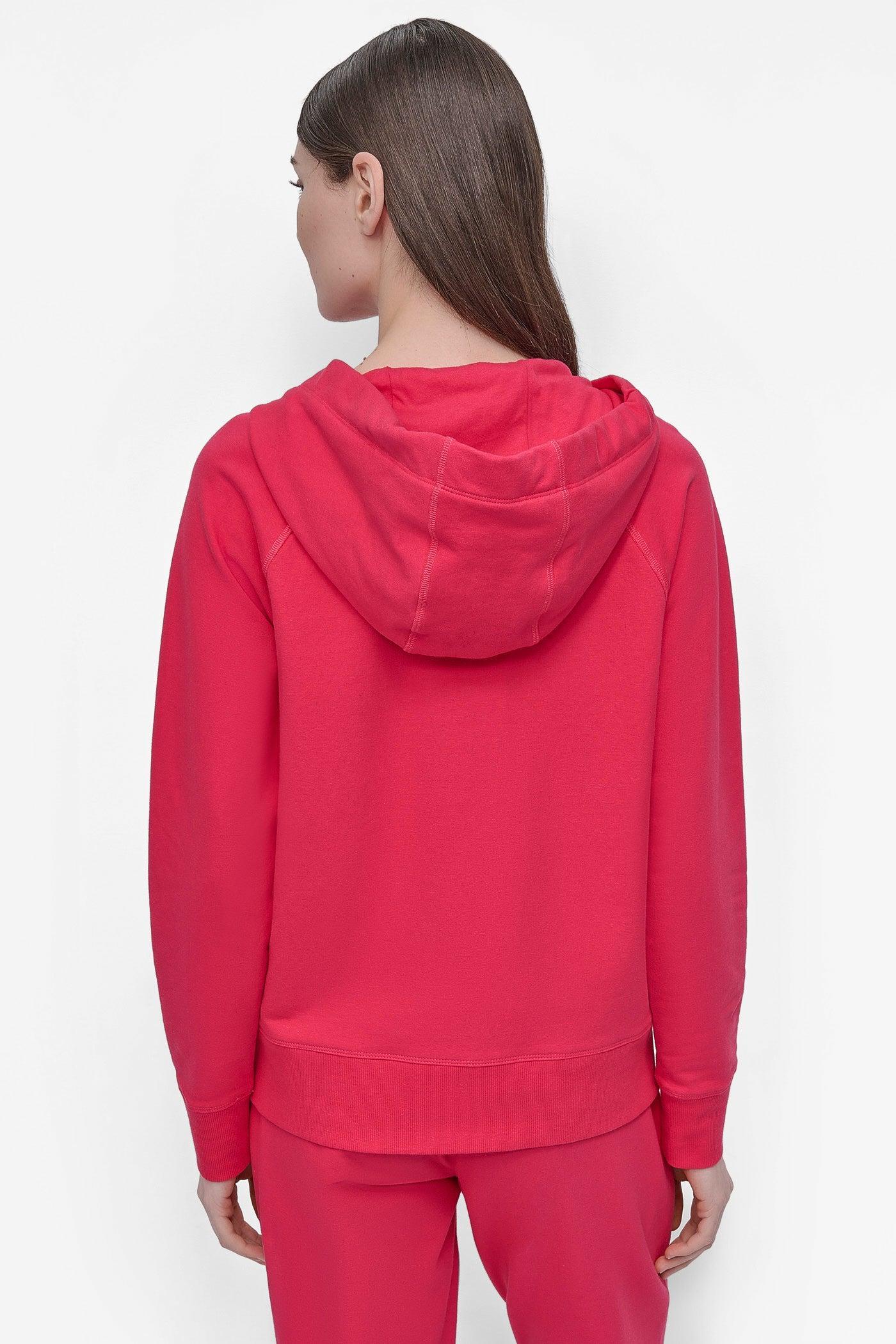 LOGO DRAWSTRING PERFORMANCE HOODIE Product Image