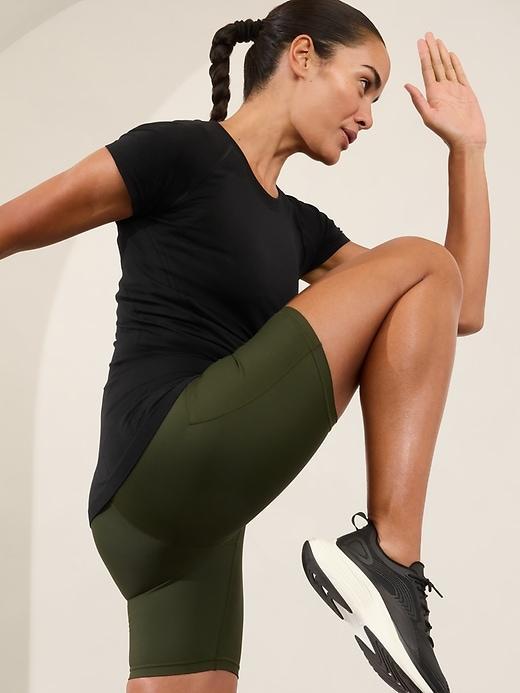 Momentum Seamless Tee Product Image