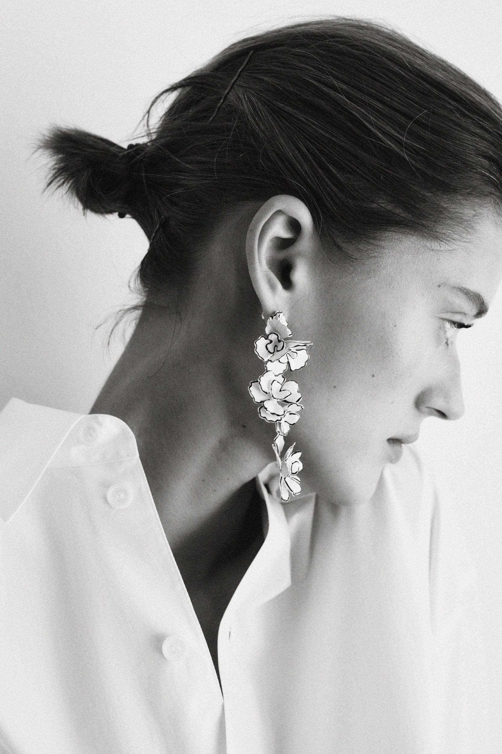 CONTRAST FLOWER EARRINGS Product Image