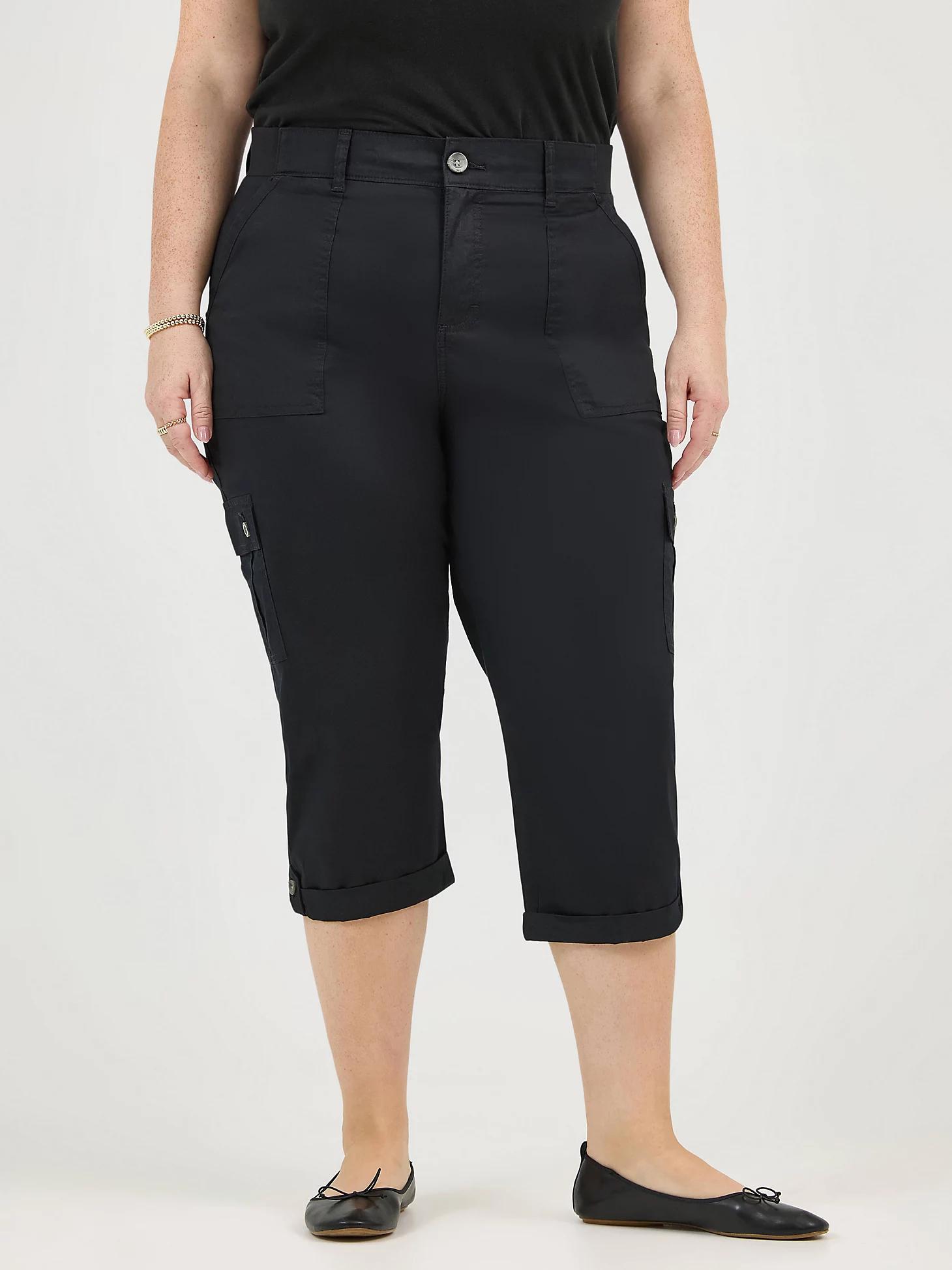 Women's Ultra Lux Comfort with Flex-To-Go Relaxed Fit Cargo Capri (Plus) | Women's Capris & Crops | Lee® Product Image