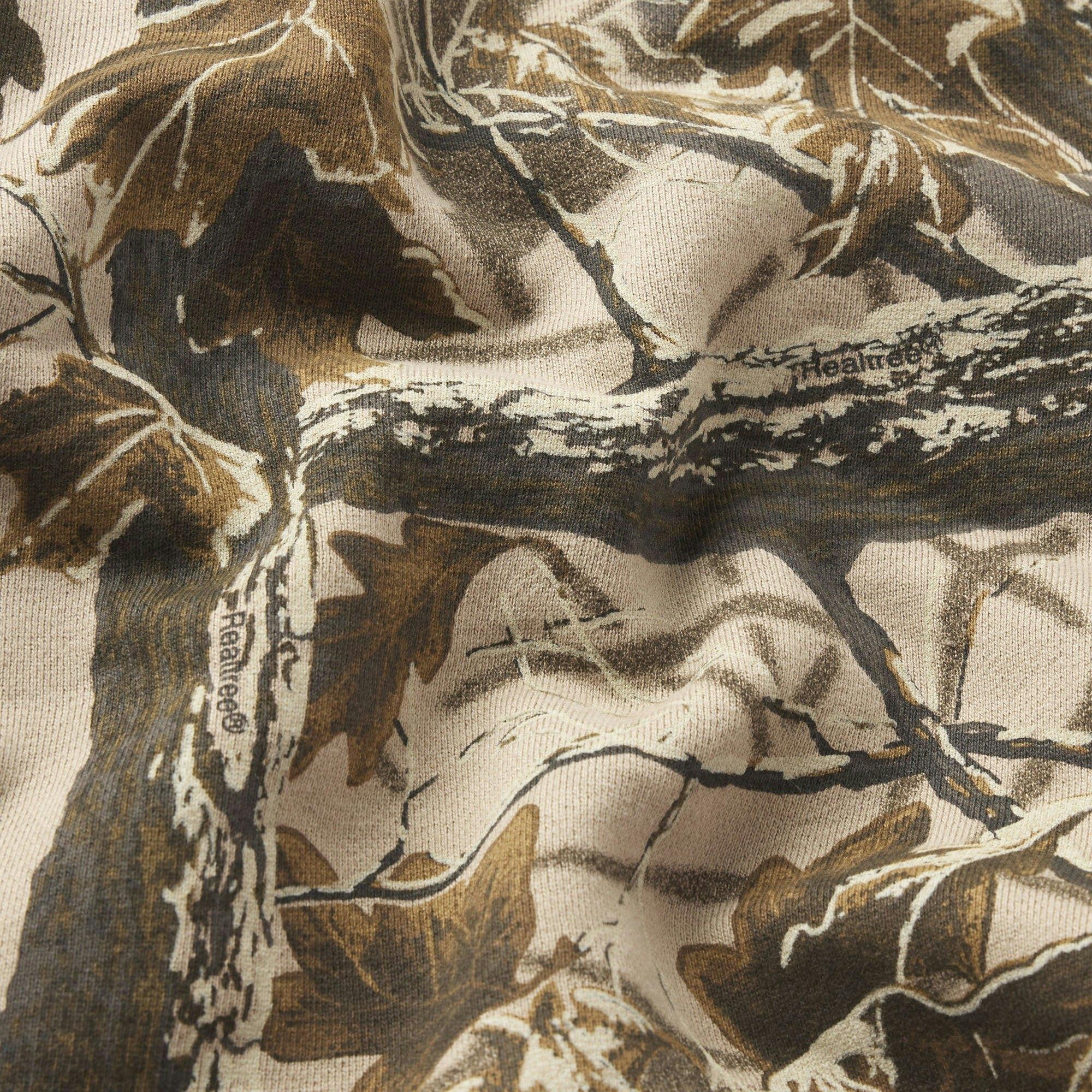 HEAVYWEIGHT FLEECE MENS REALTREE RELAXED SHORT | REALTREE CAMO PRINT Product Image