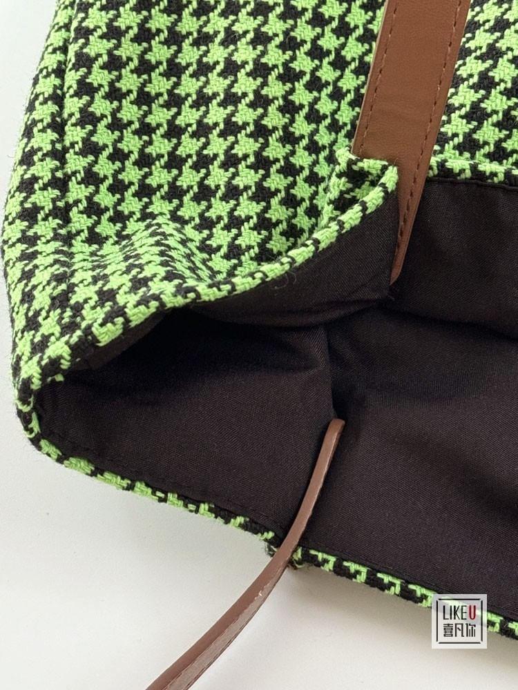 Houndstooth Wool Tote Bag Product Image