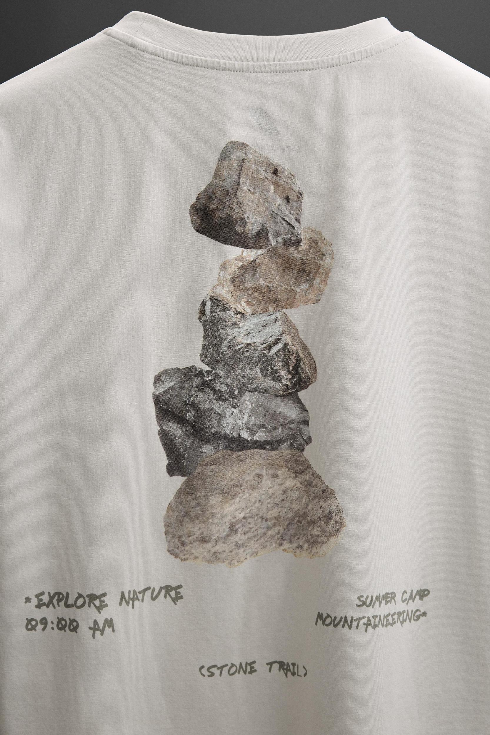 GRAPHIC PRINT T-SHIRT Product Image