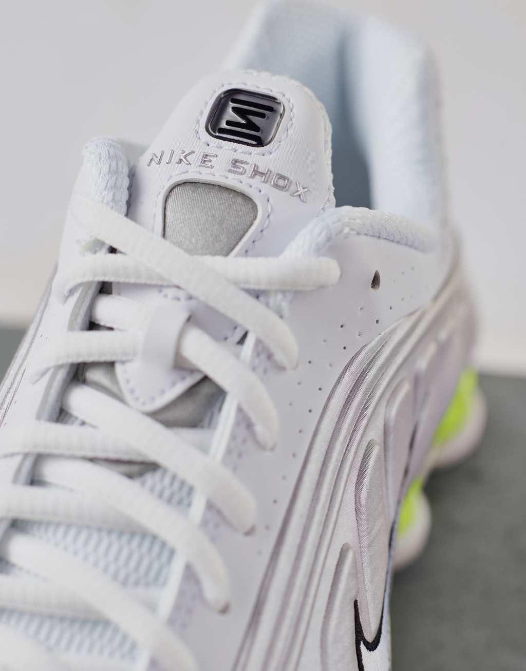 Nike Shox R4 sneakers in white and green Product Image