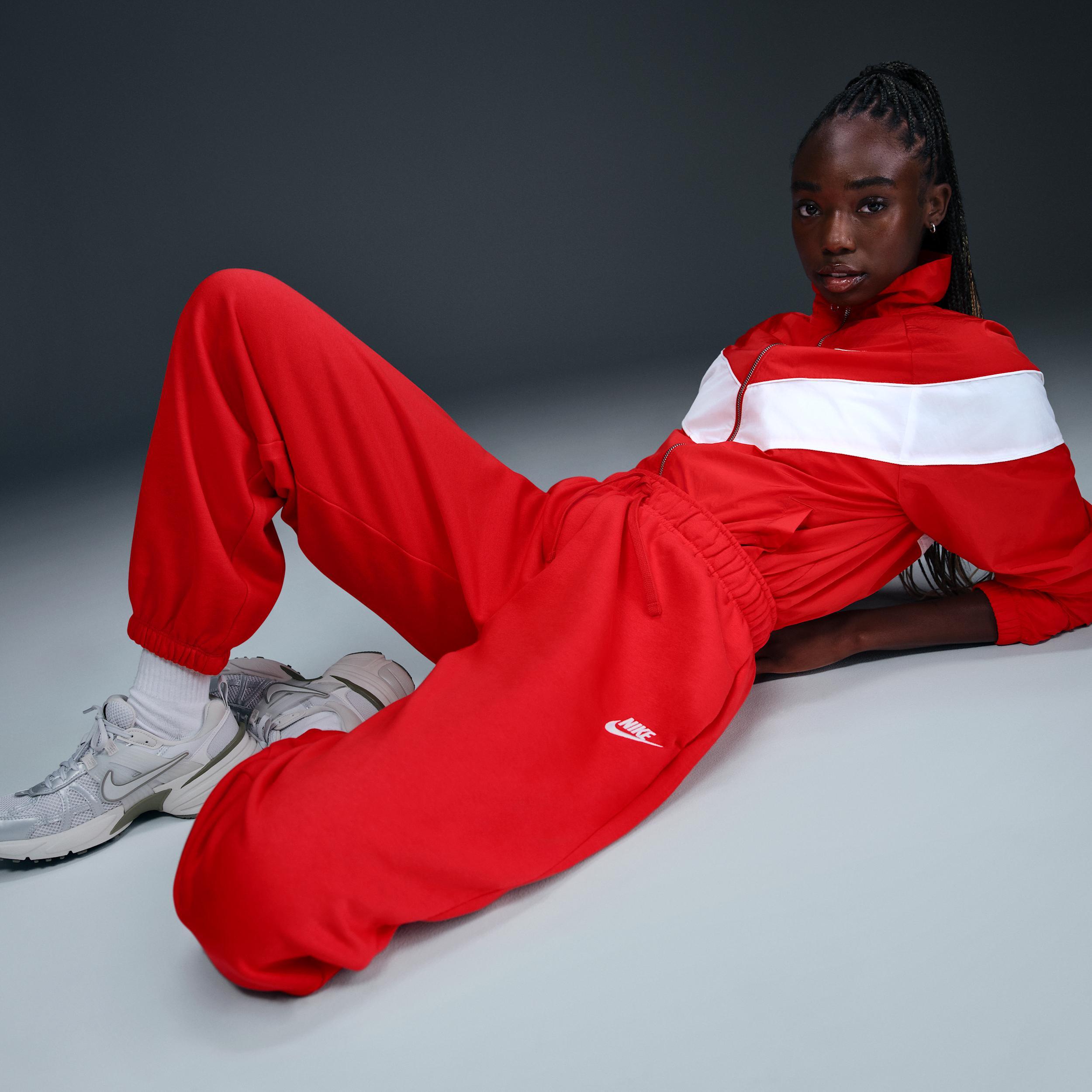 Women's Nike Sportswear Club Fleece Mid-Rise Oversized Sweatpants Product Image