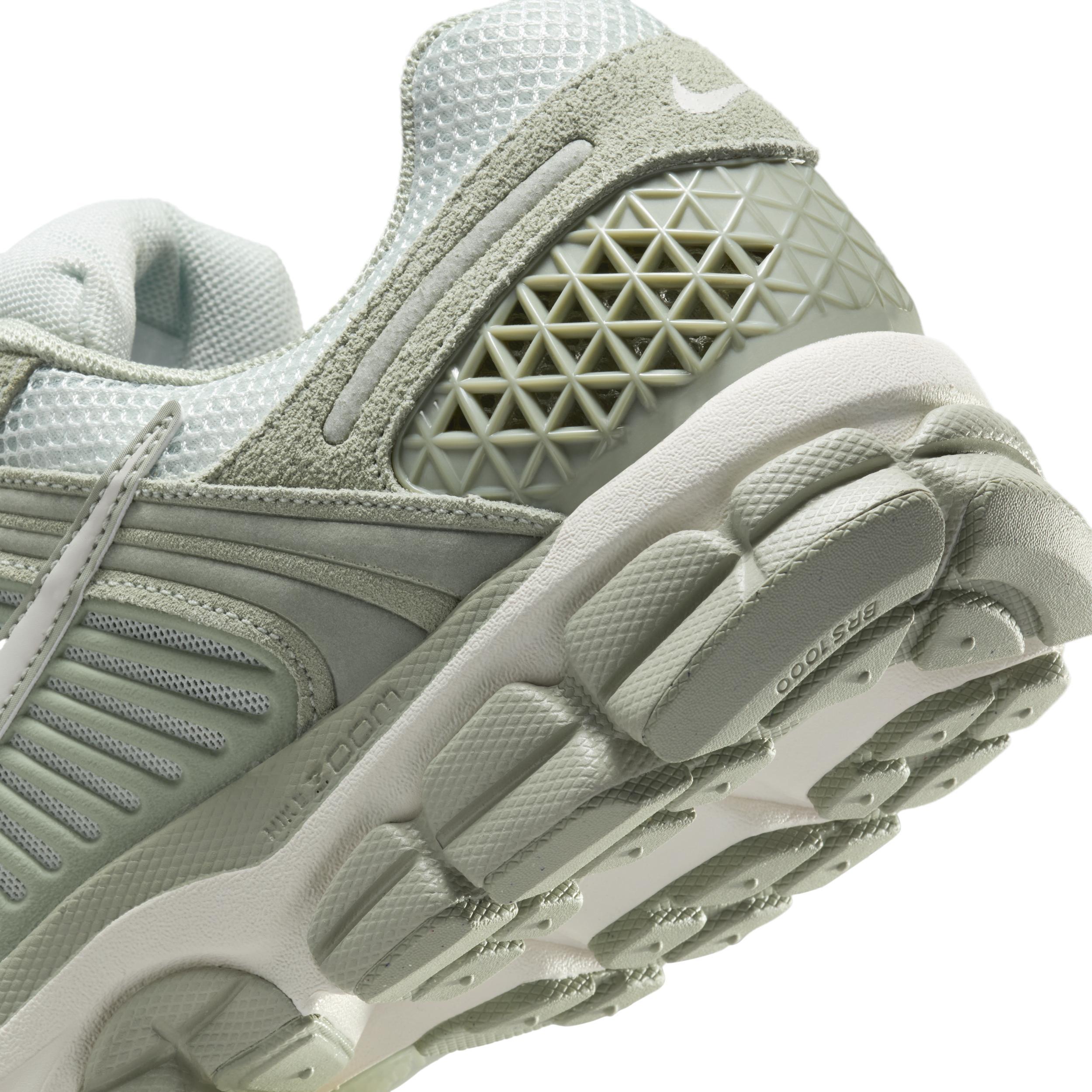 Nike Men's Zoom Vomero 5 Shoes Product Image