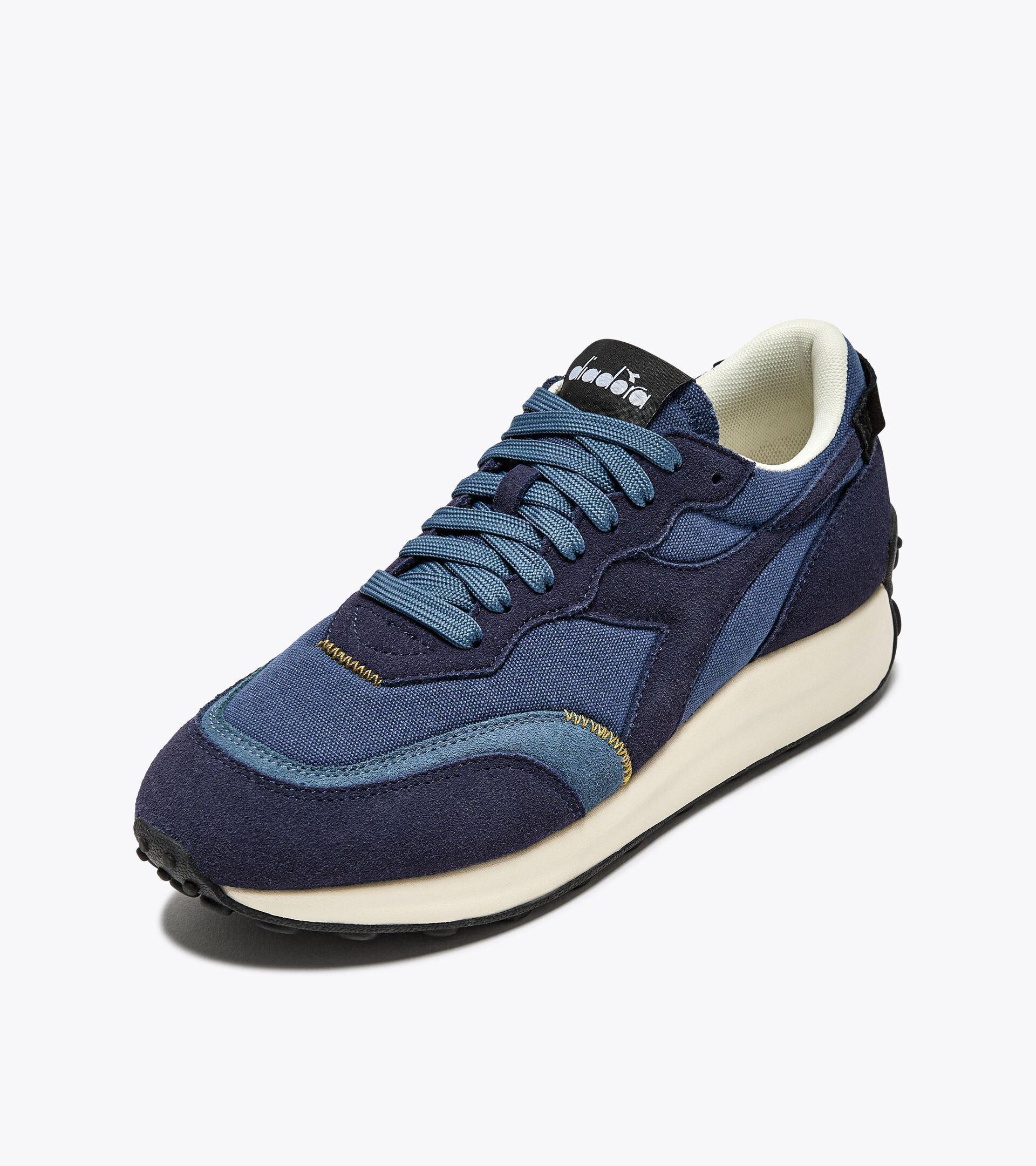 RACE SUEDE SW Product Image