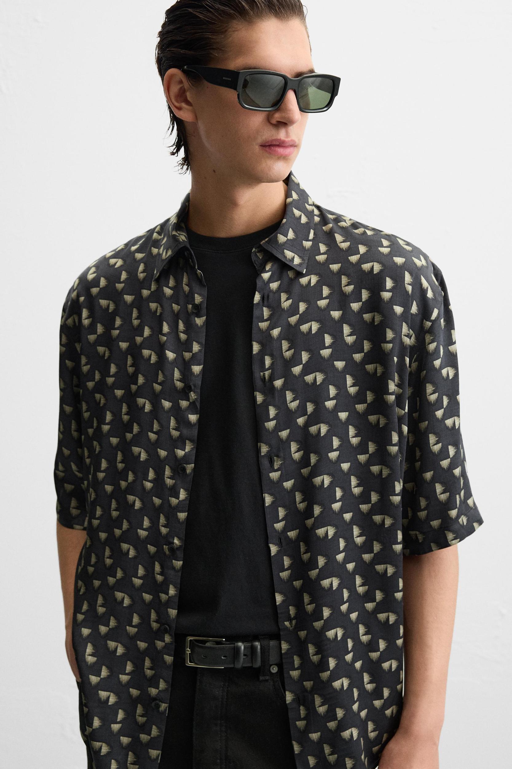 GEOMETRIC PRINT SHIRT Product Image